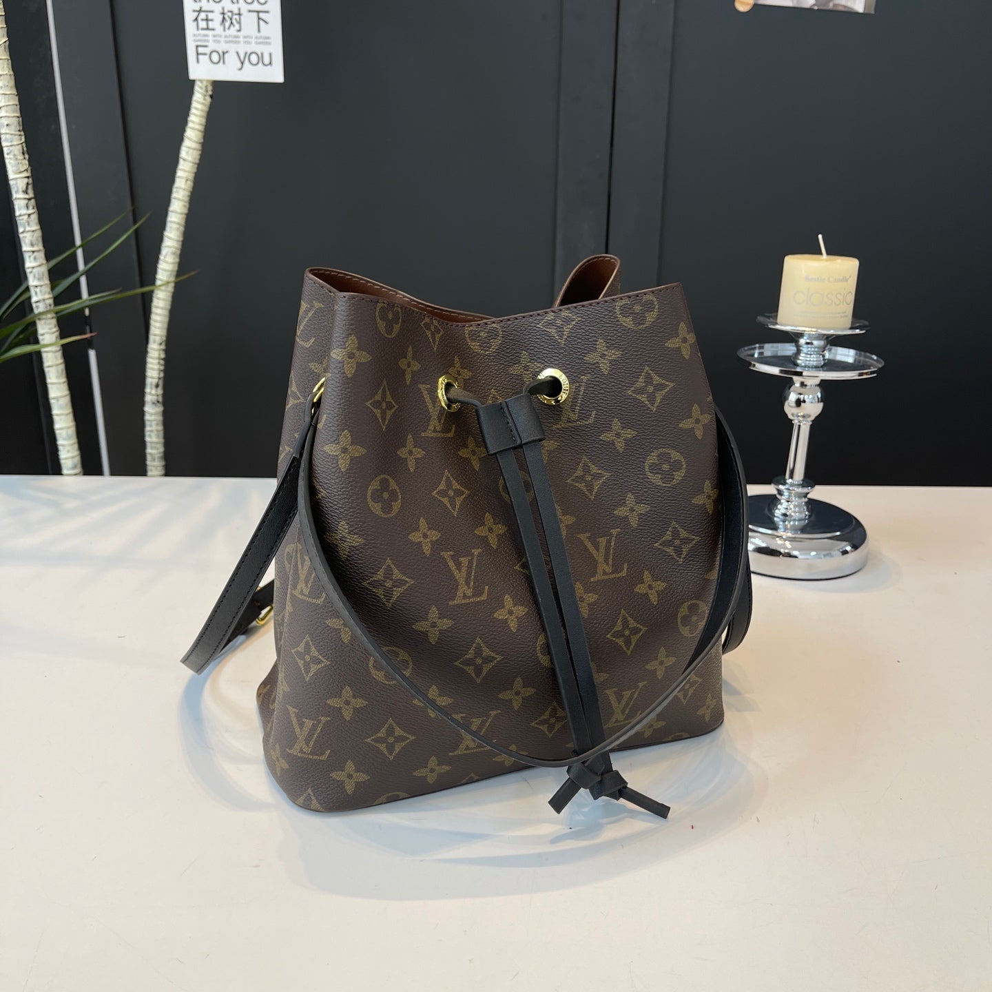 Simple and stylish bucket bag