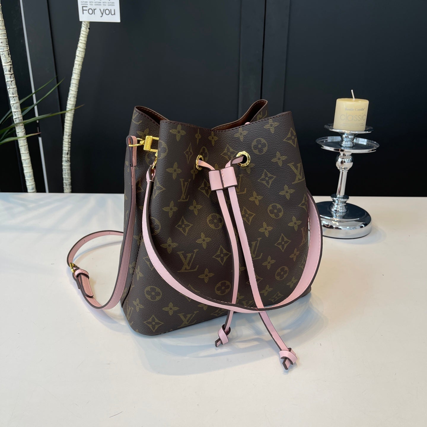 Simple and stylish bucket bag