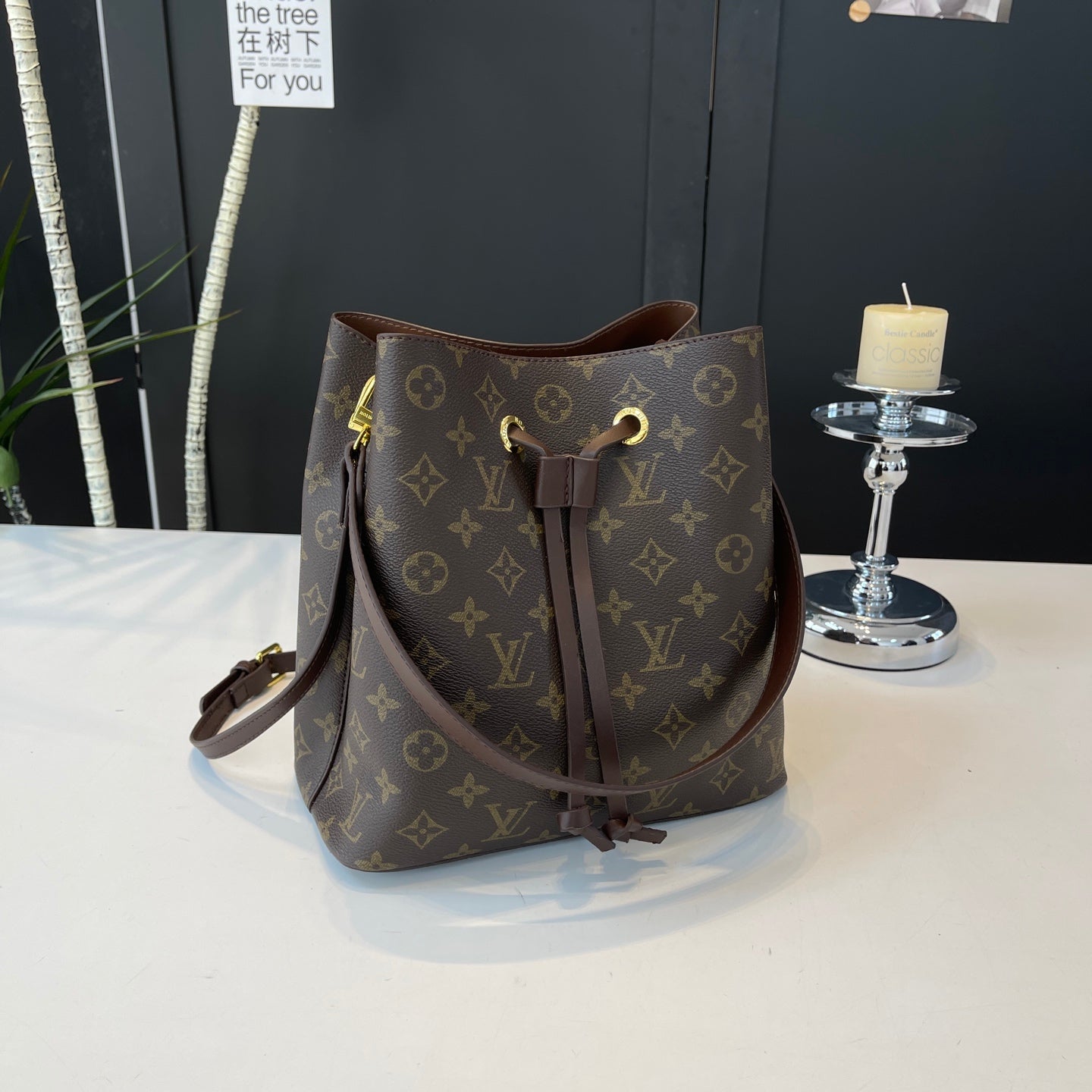 Simple and stylish bucket bag