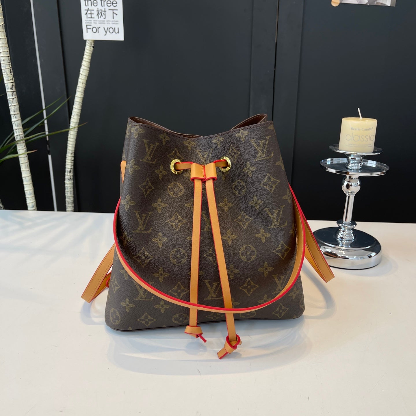 Simple and stylish bucket bag
