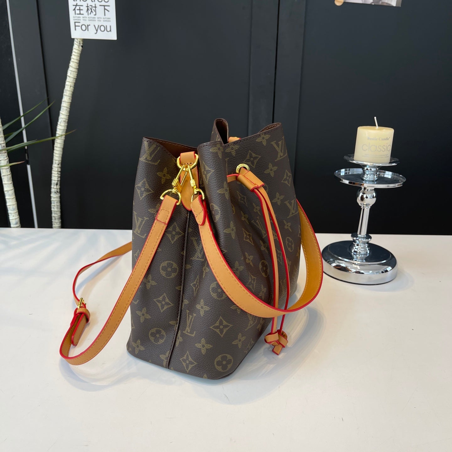Simple and stylish bucket bag