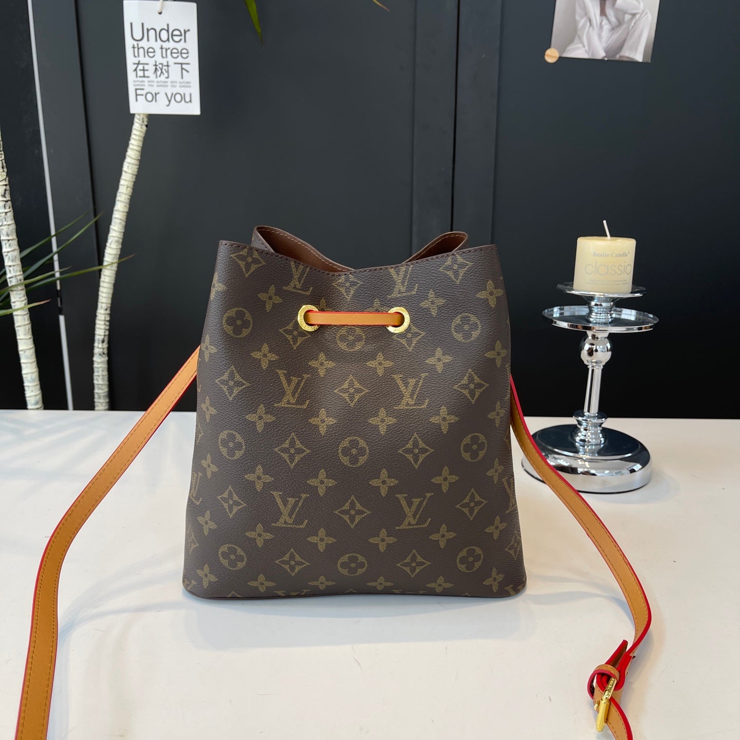 Simple and stylish bucket bag