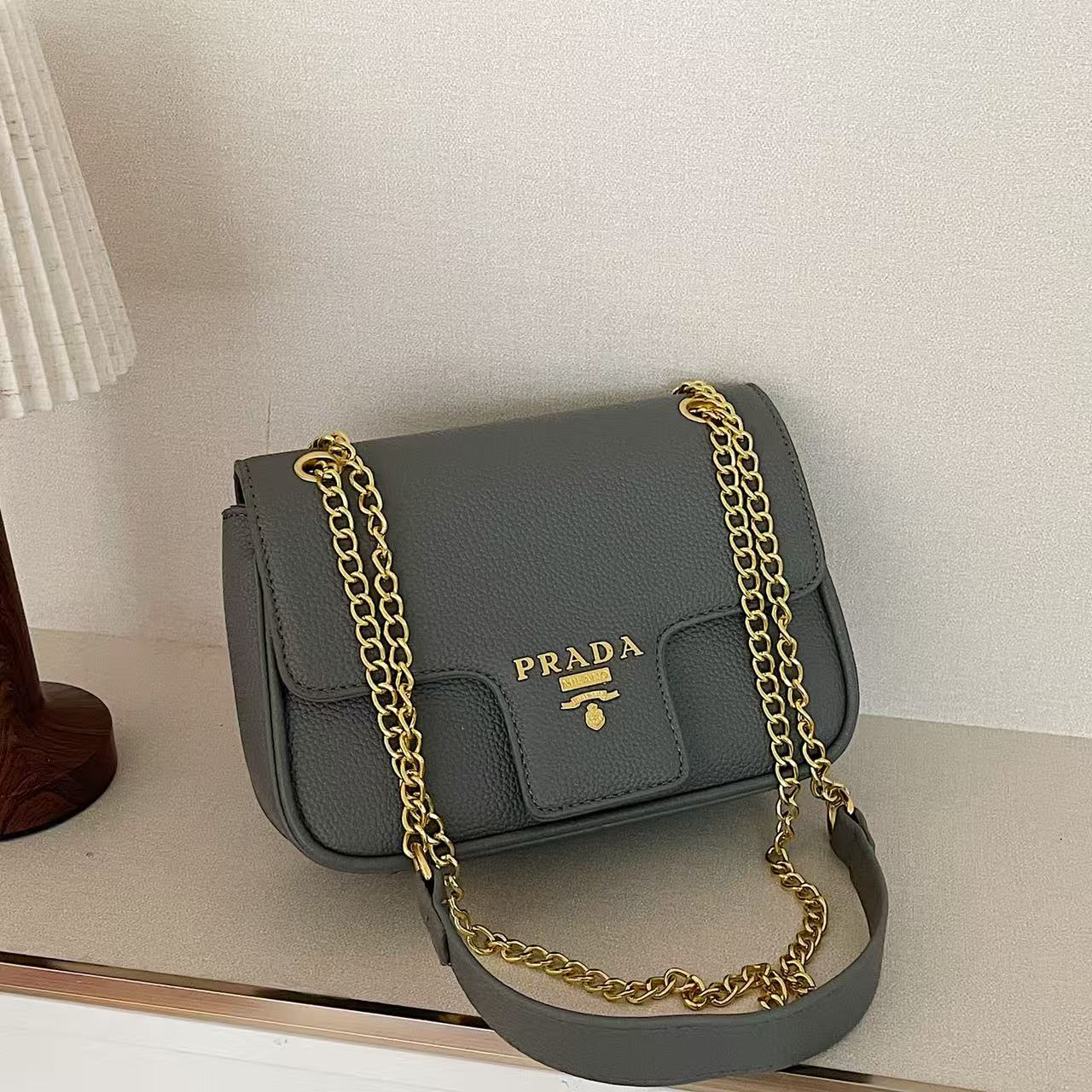 Classic vintage shoulder bag