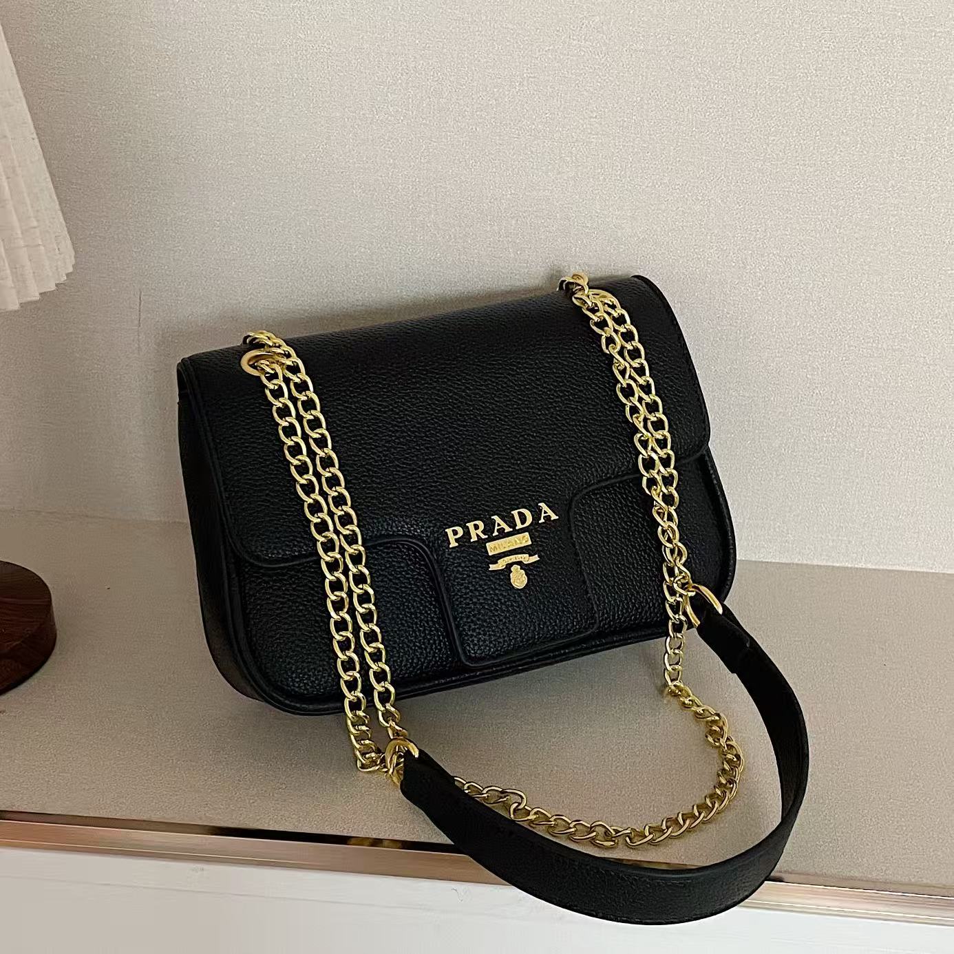 Classic vintage shoulder bag