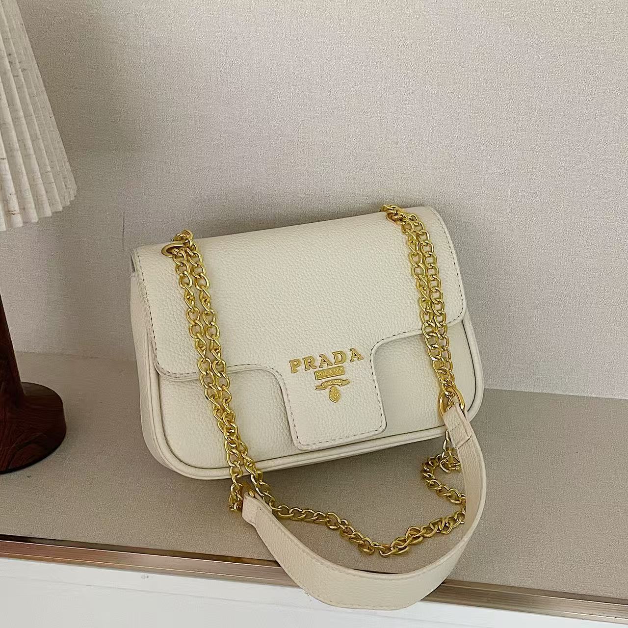 Classic vintage shoulder bag