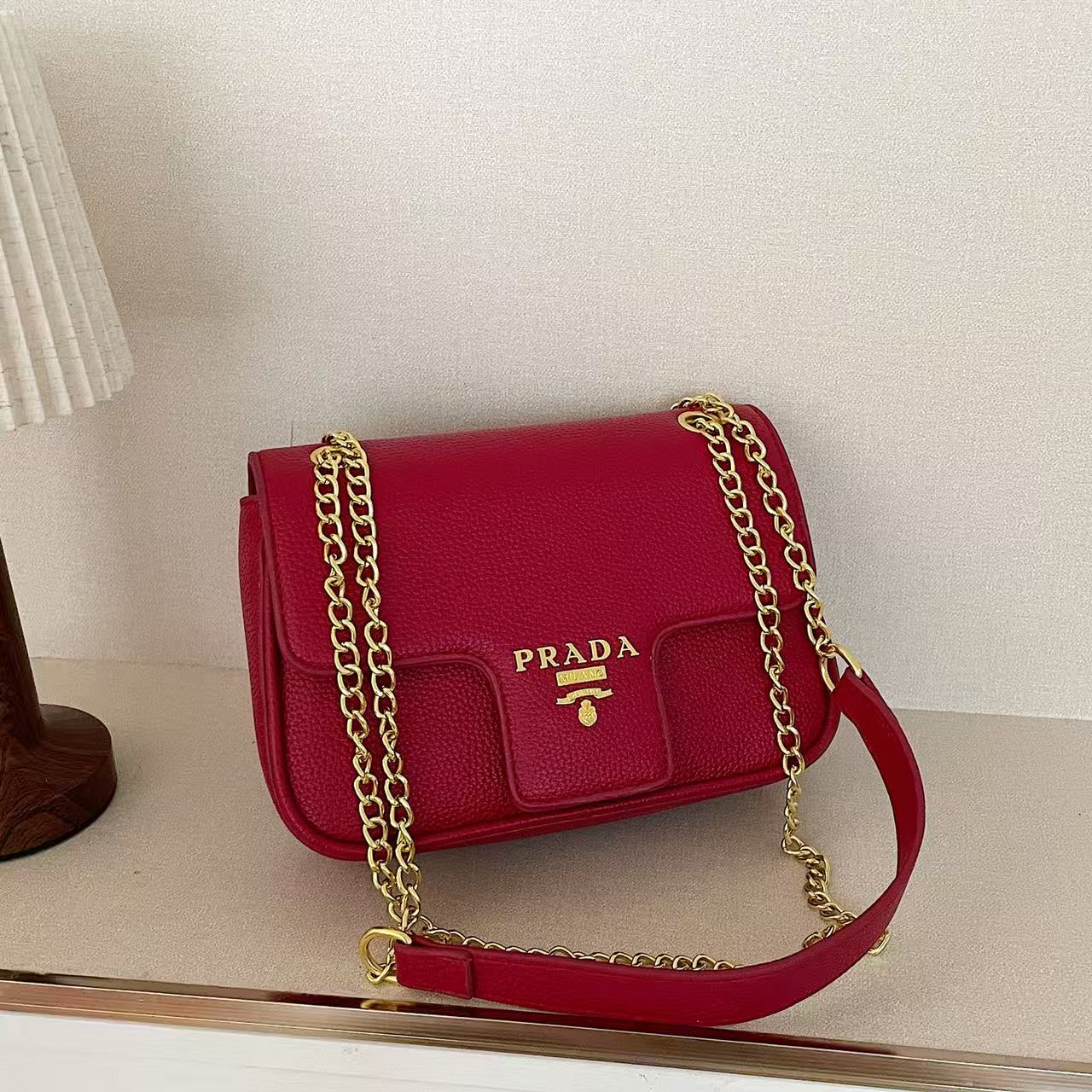 Classic vintage shoulder bag