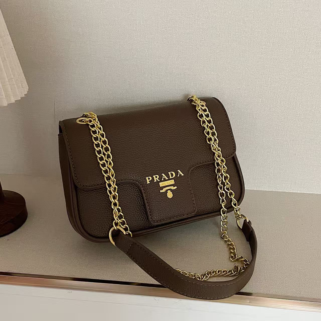 Classic vintage shoulder bag