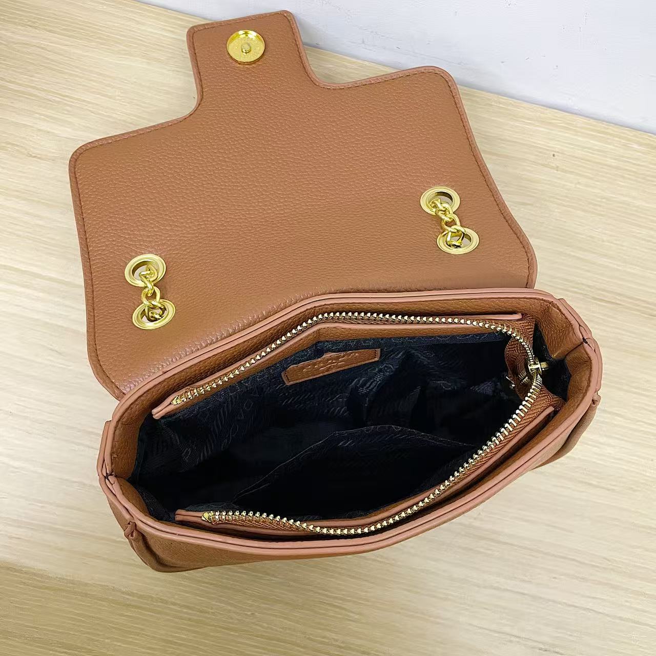 Classic vintage shoulder bag