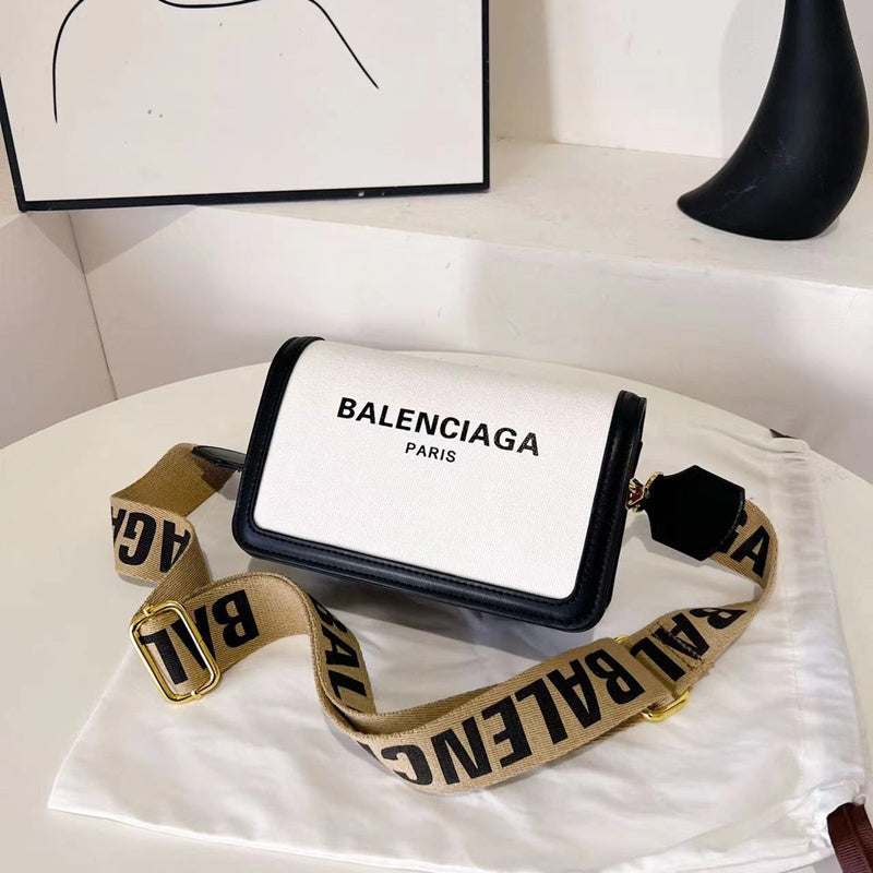 Casual commuter messenger bag