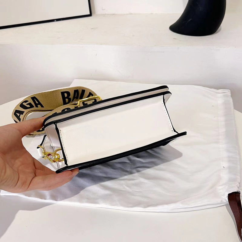 Casual commuter messenger bag
