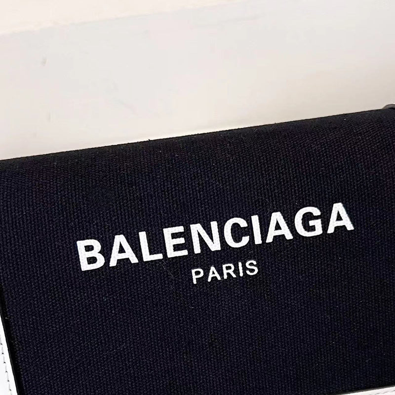Casual commuter messenger bag
