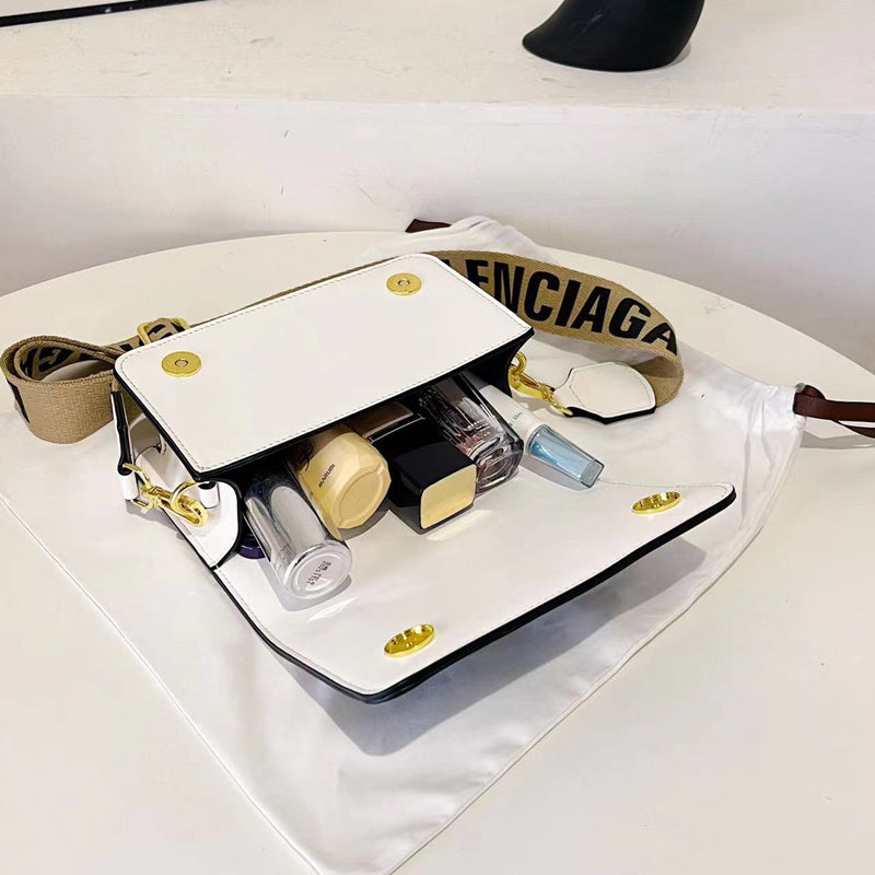 Casual commuter messenger bag