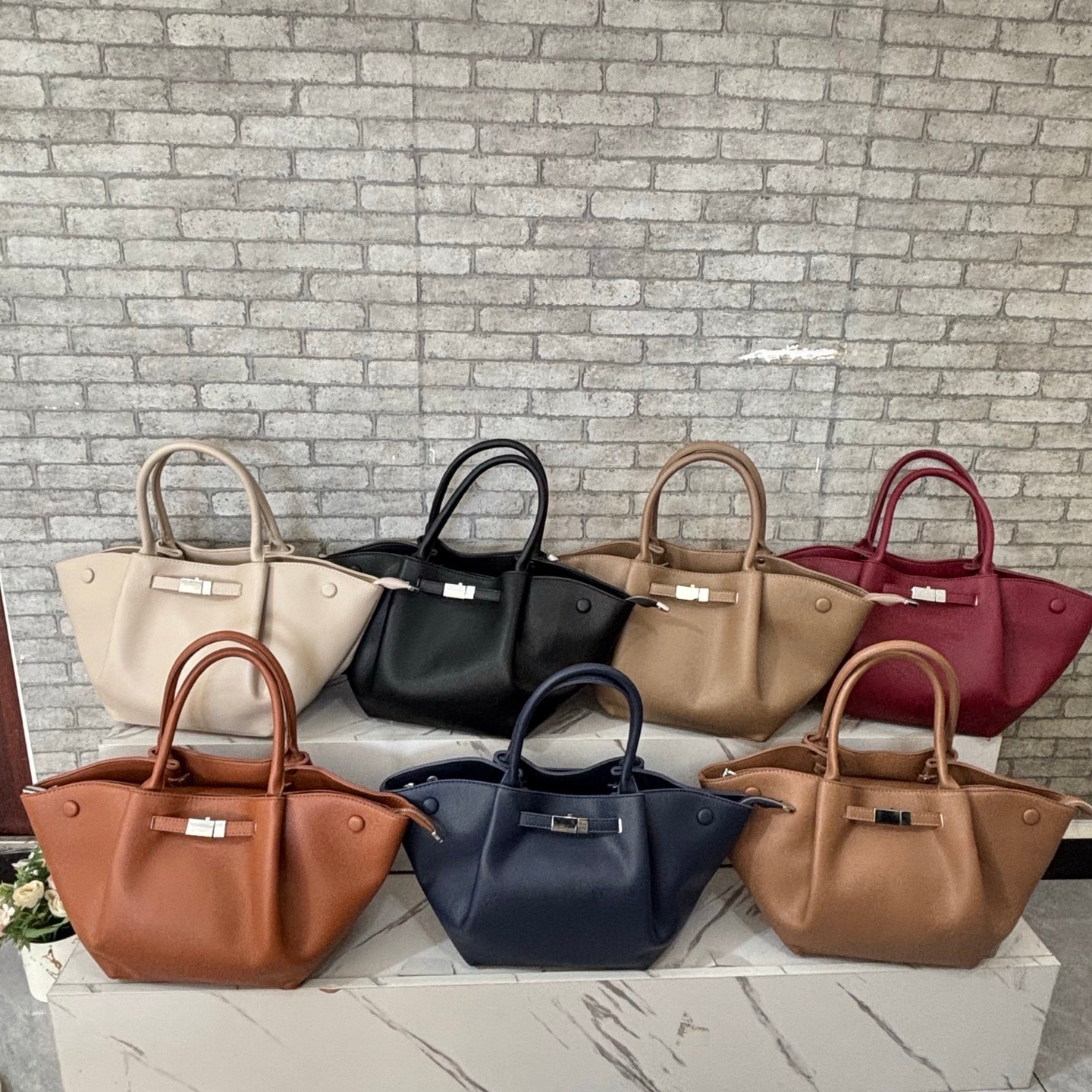 New stylish and minimalist tote bag