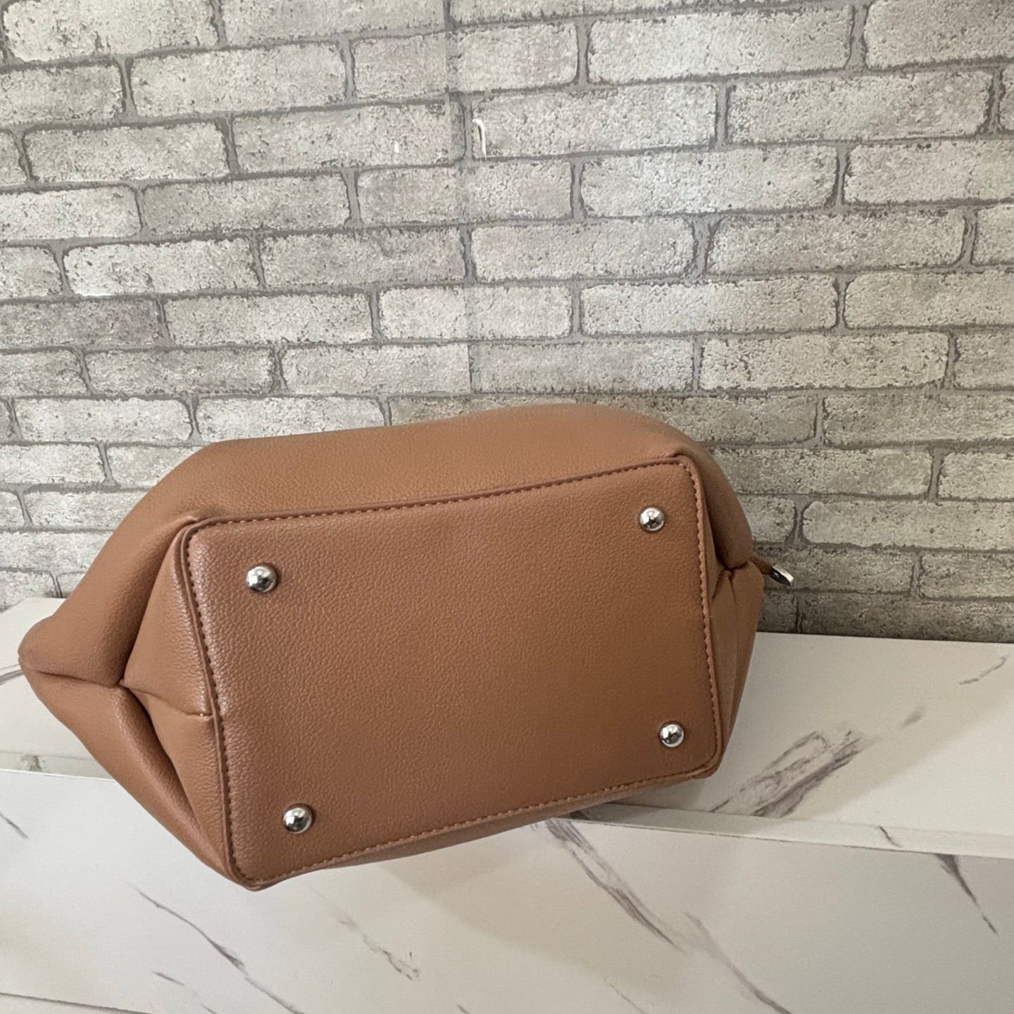 New stylish and minimalist tote bag