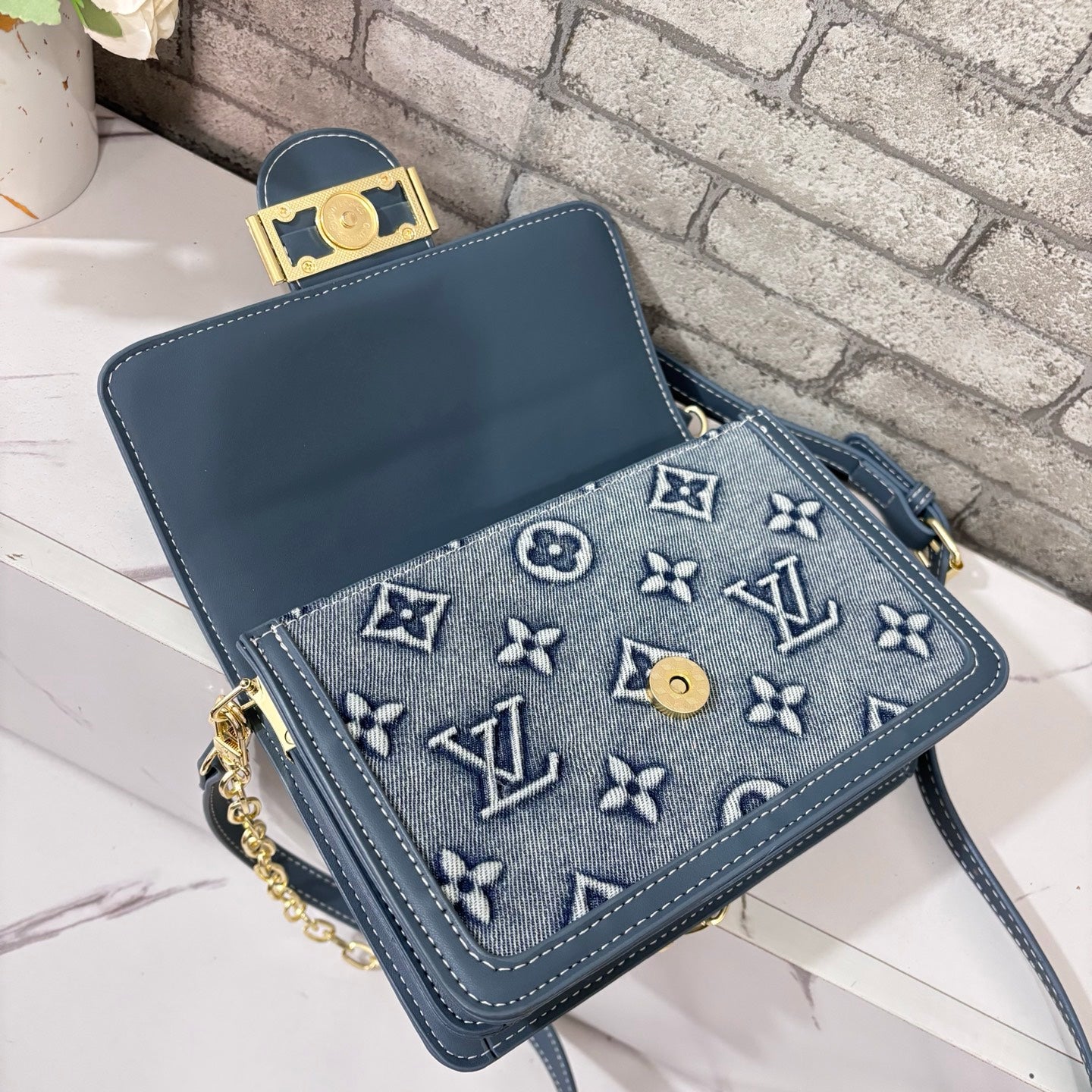 High-end vintage shoulder bag