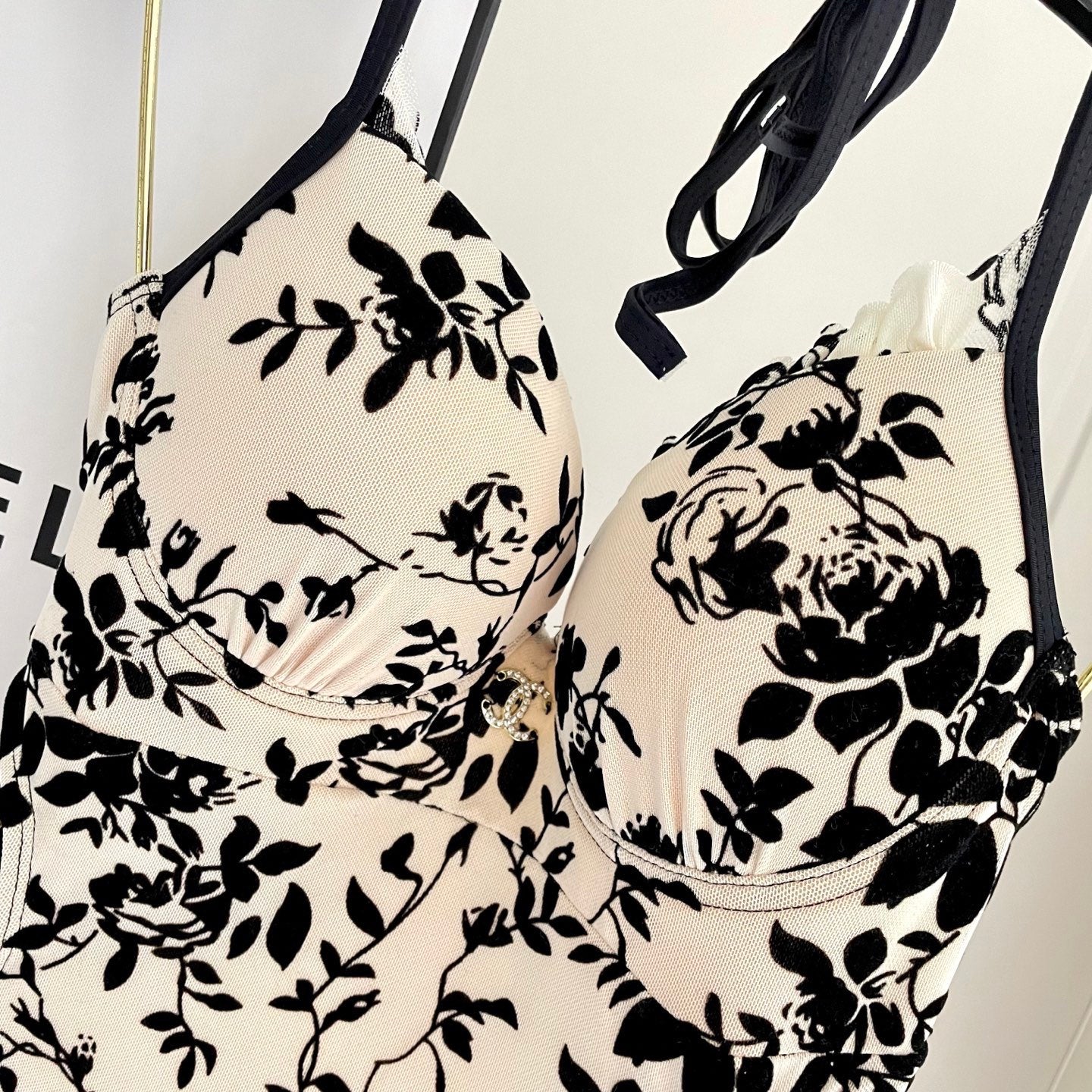 Backless one-piece swimsuit