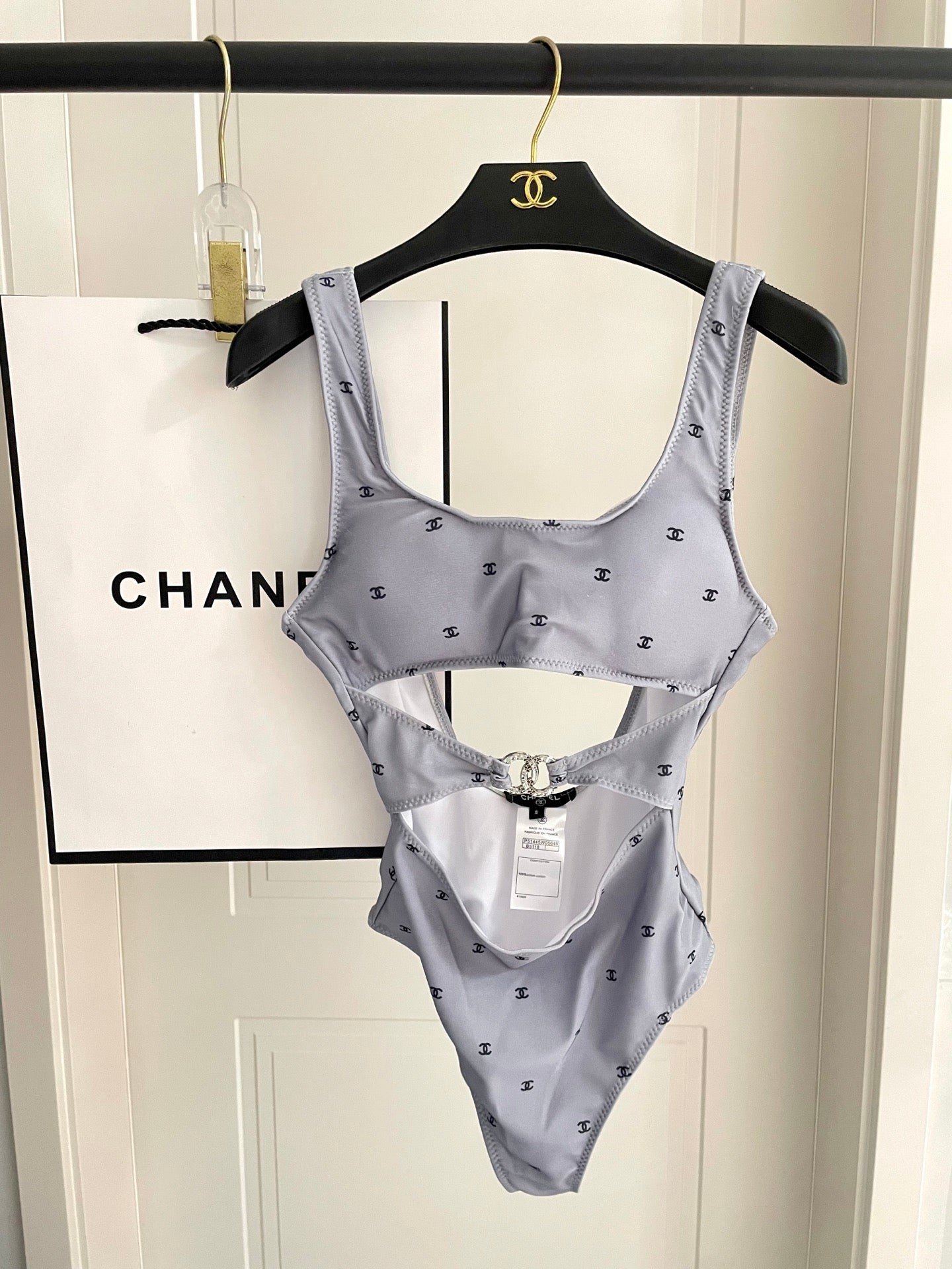 Figure-flattering, height-enhancing one-piece swimsuit