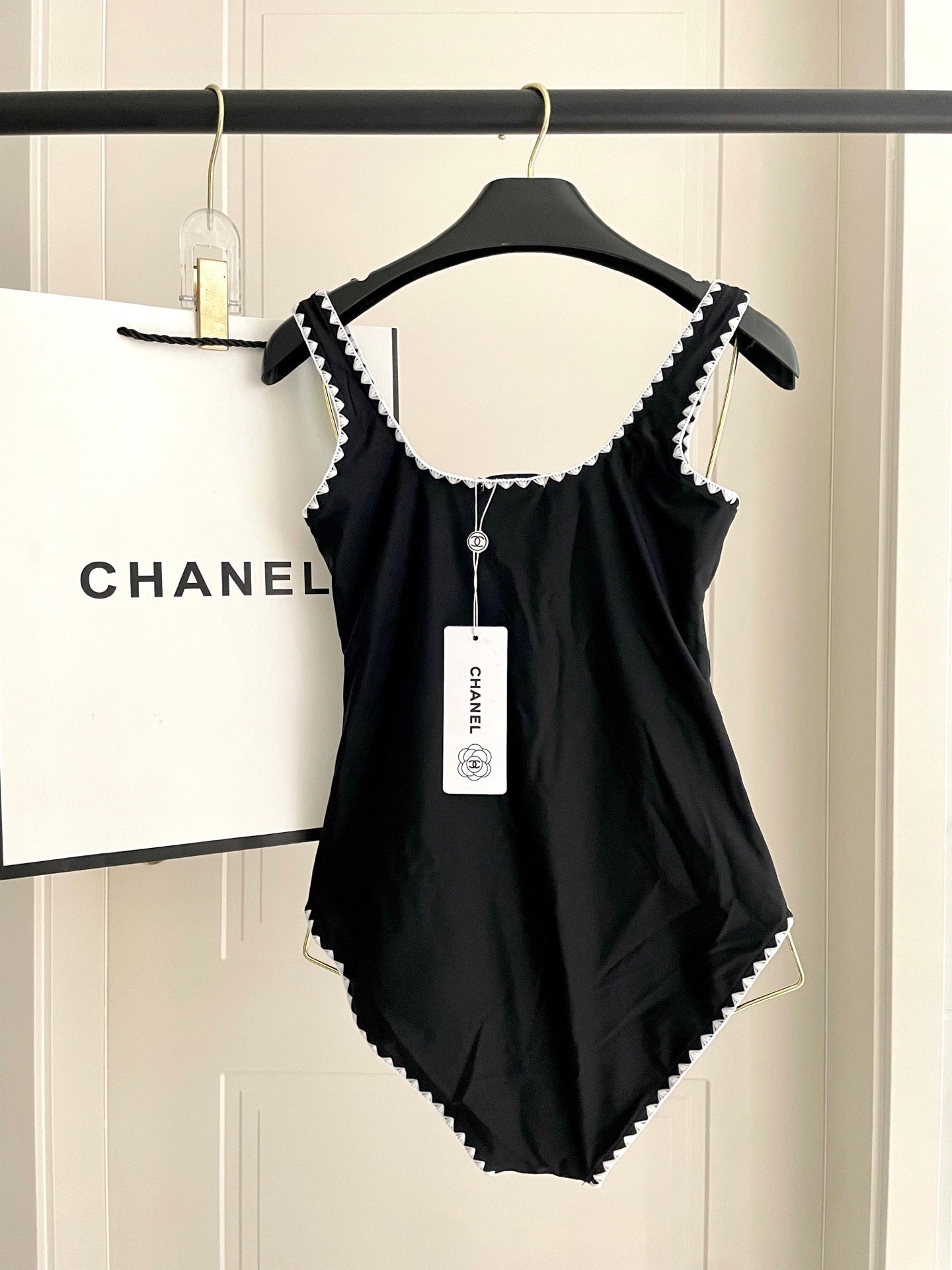 Backless one-piece swimsuit