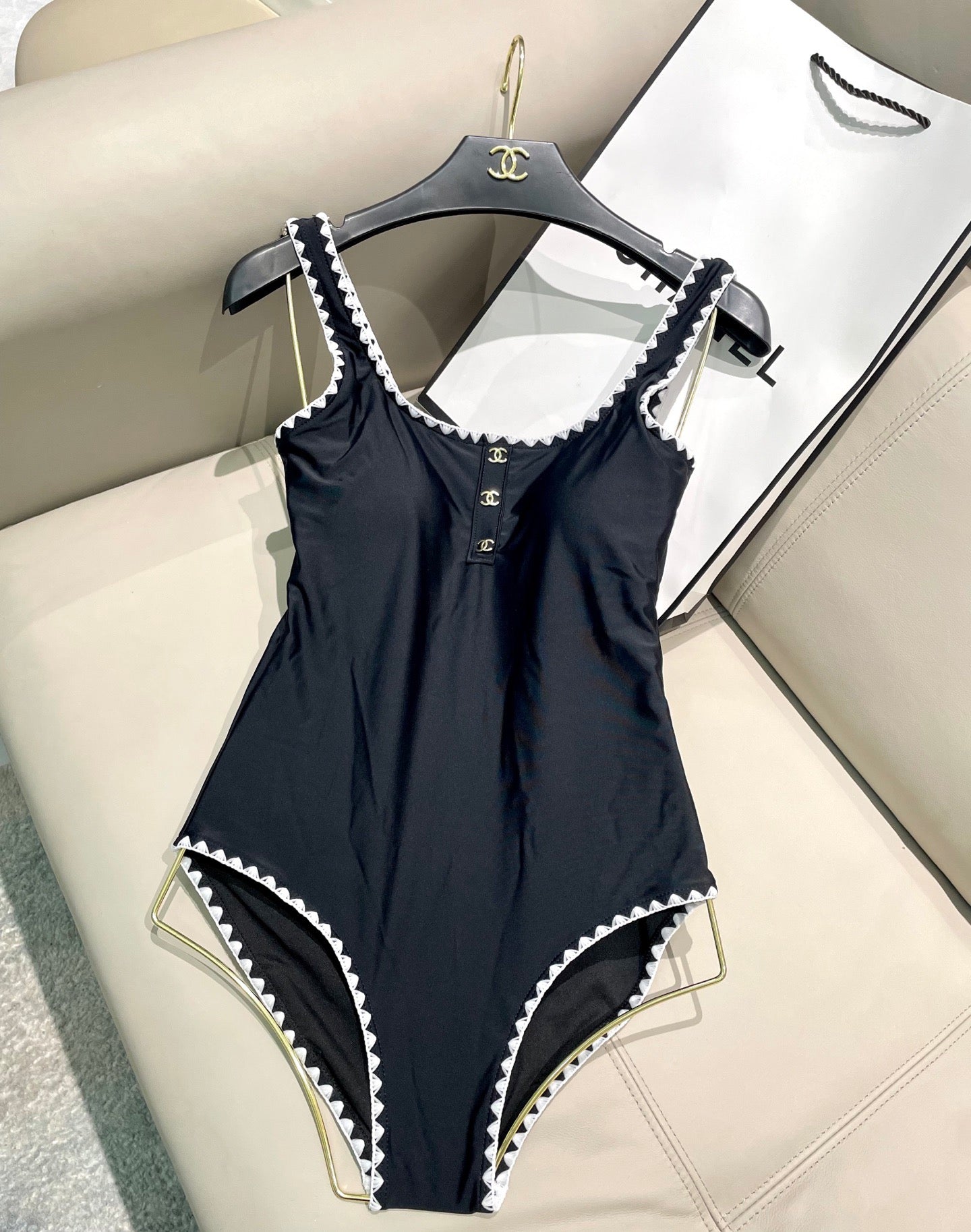 Backless one-piece swimsuit