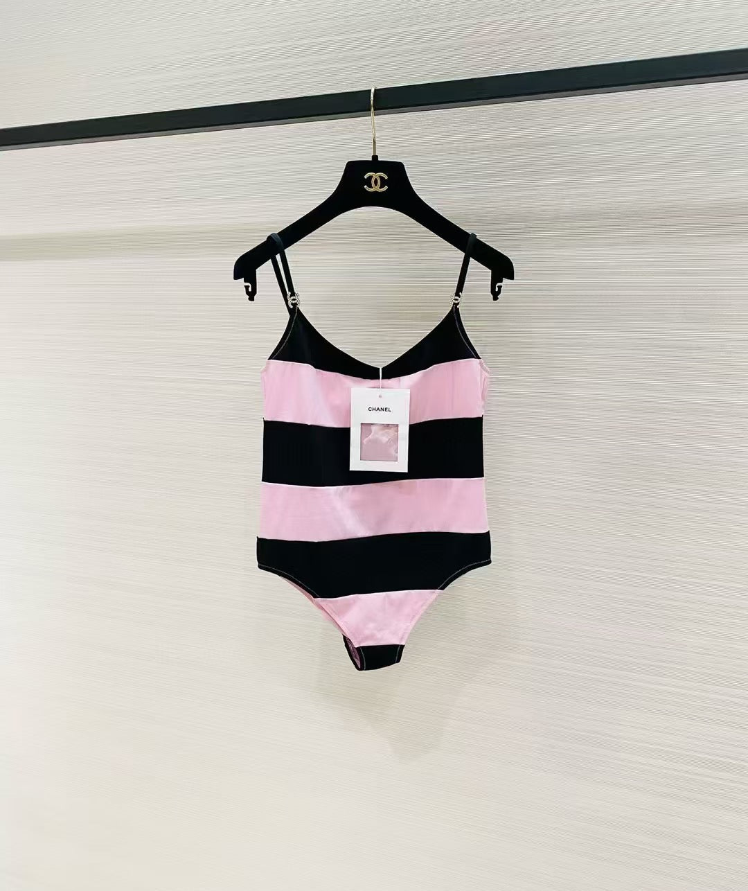 Quick-drying, stretchy swimsuit