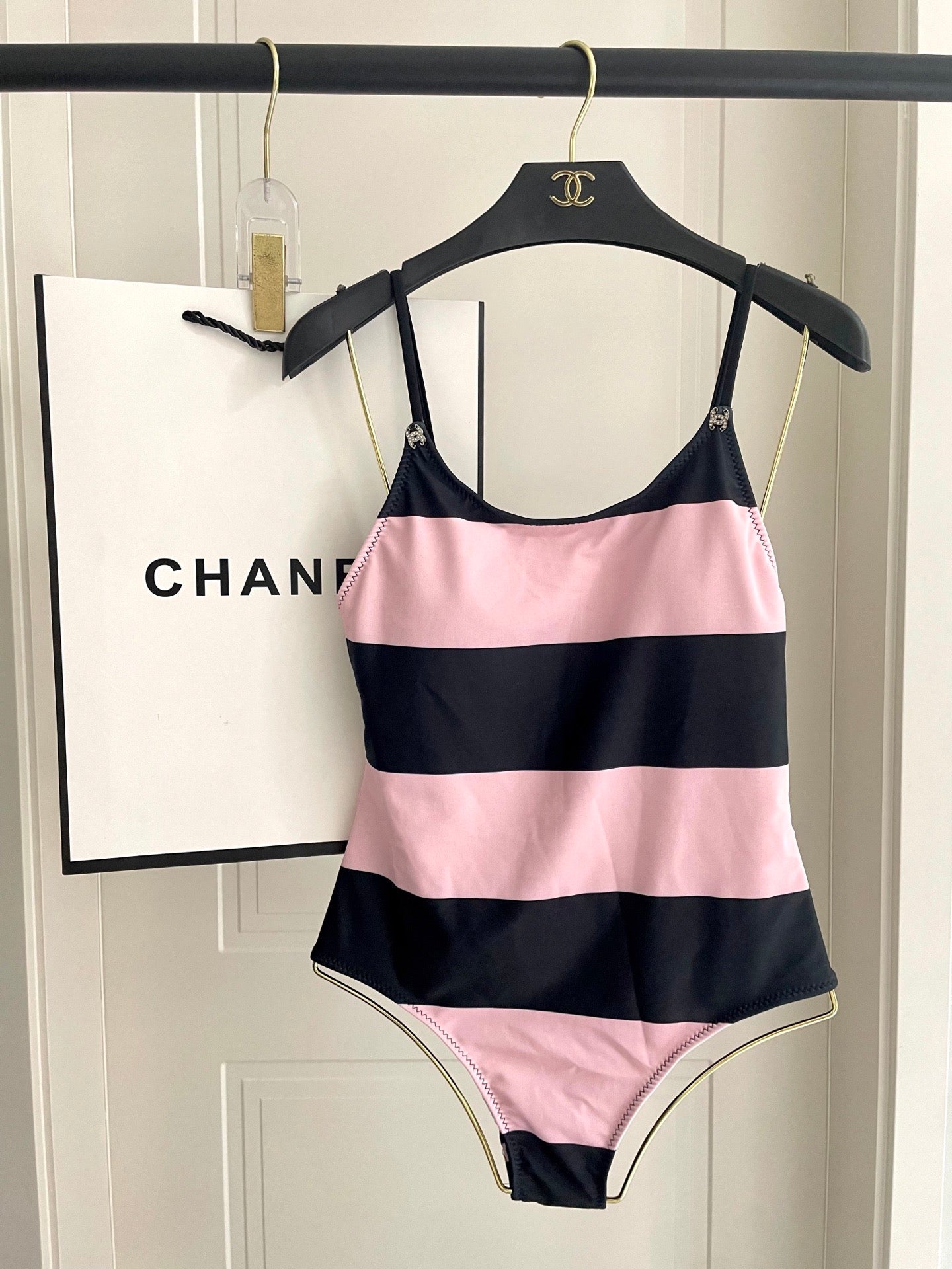 Quick-drying, stretchy swimsuit