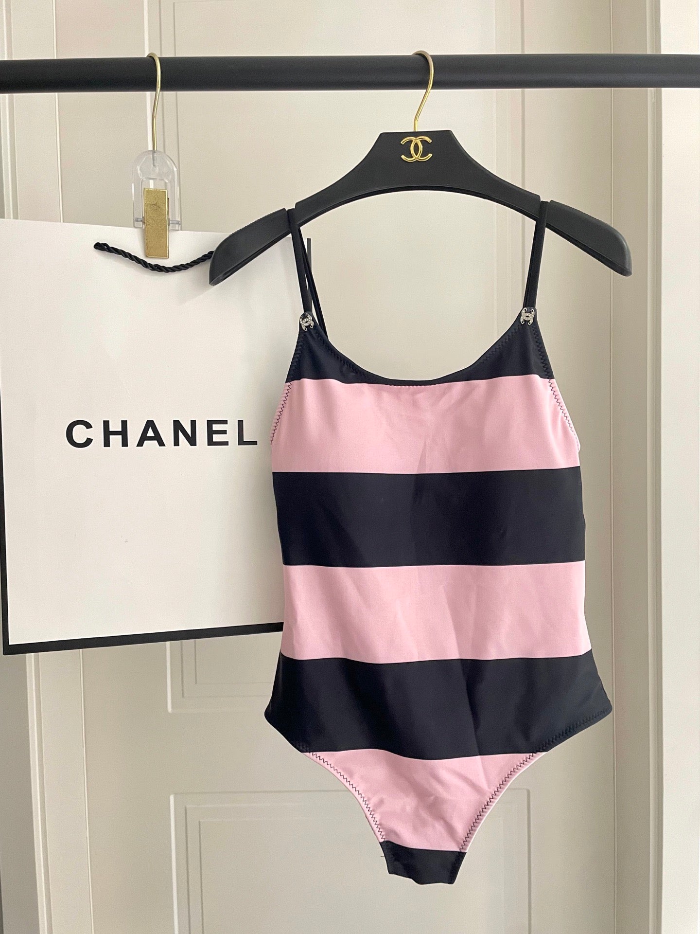 Quick-drying, stretchy swimsuit