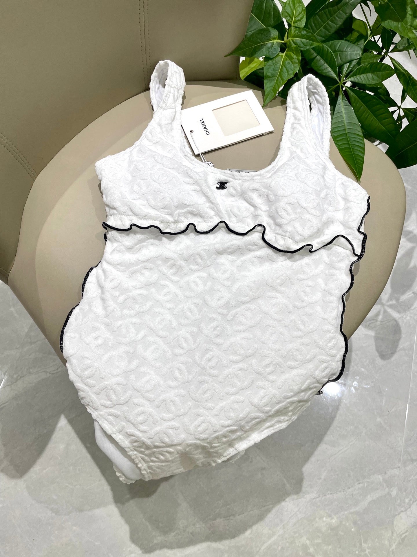 New one-piece swimsuit
