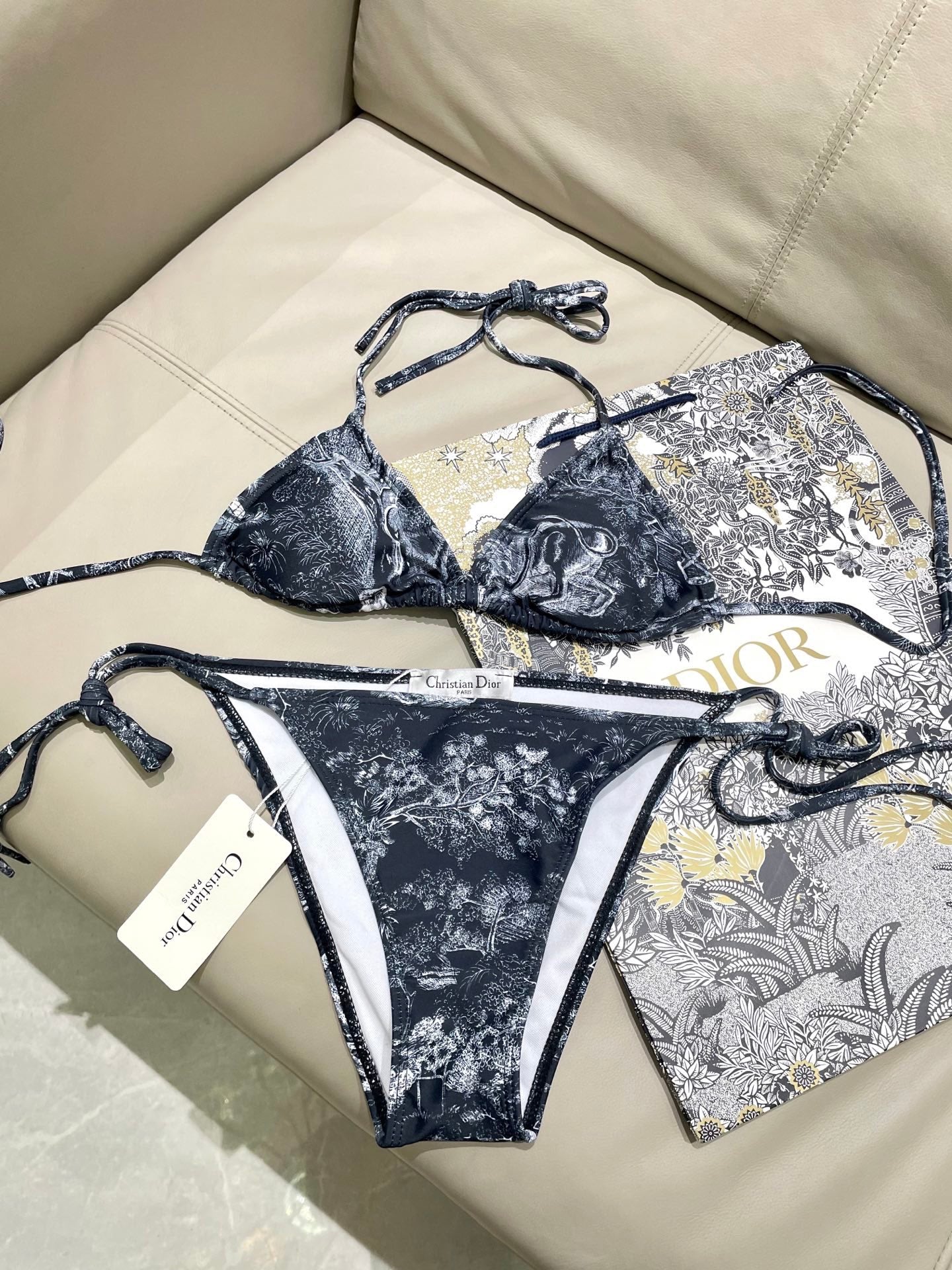 New three-piece set with animal print