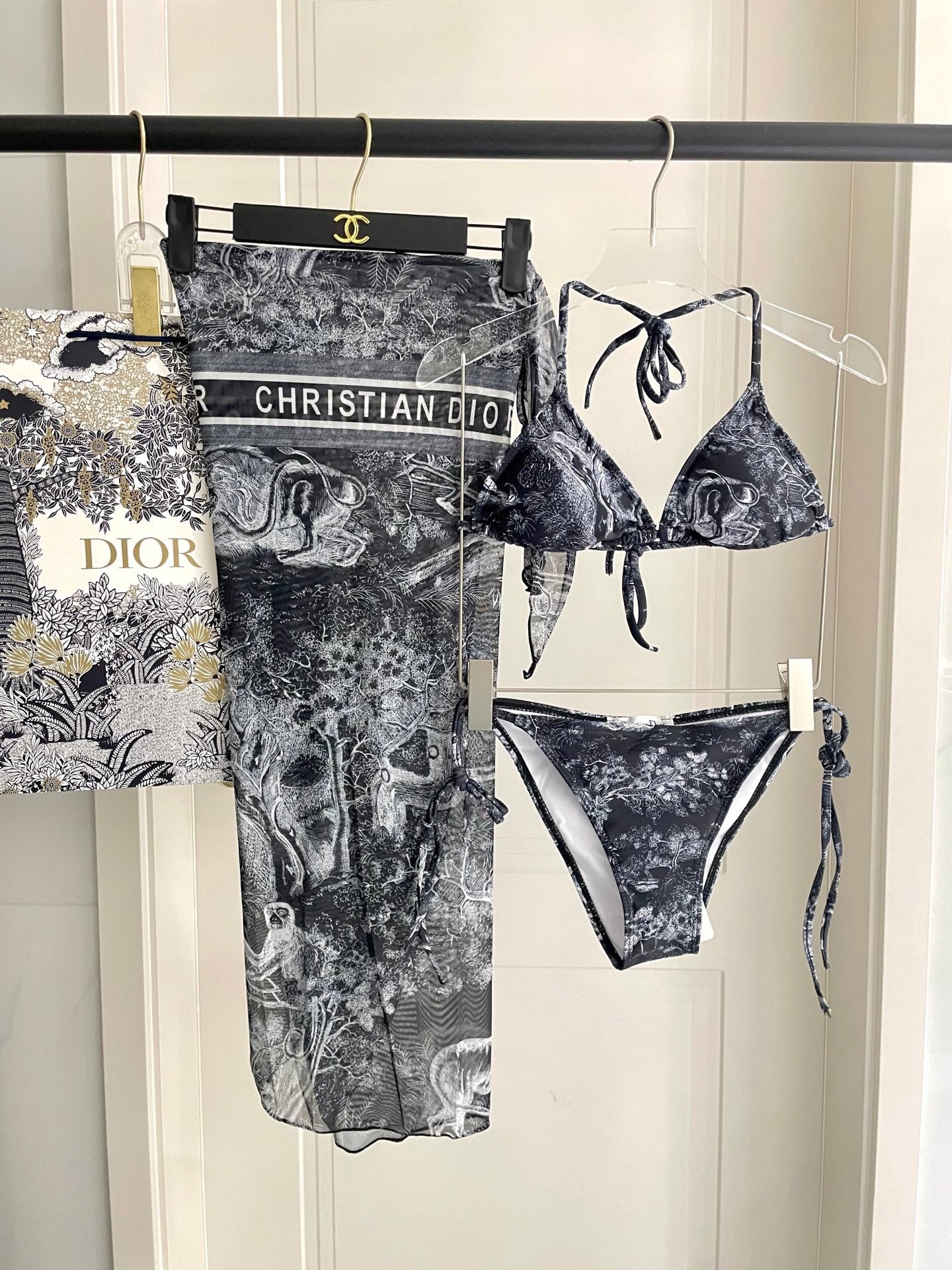 New three-piece set with animal print