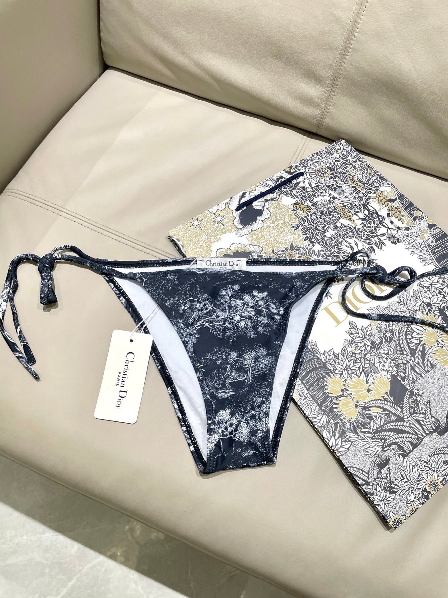 New three-piece set with animal print