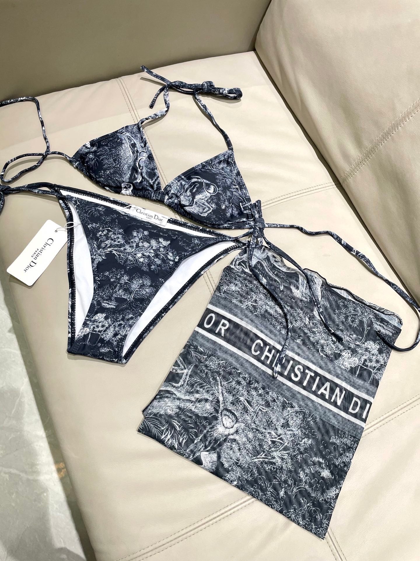 New three-piece set with animal print