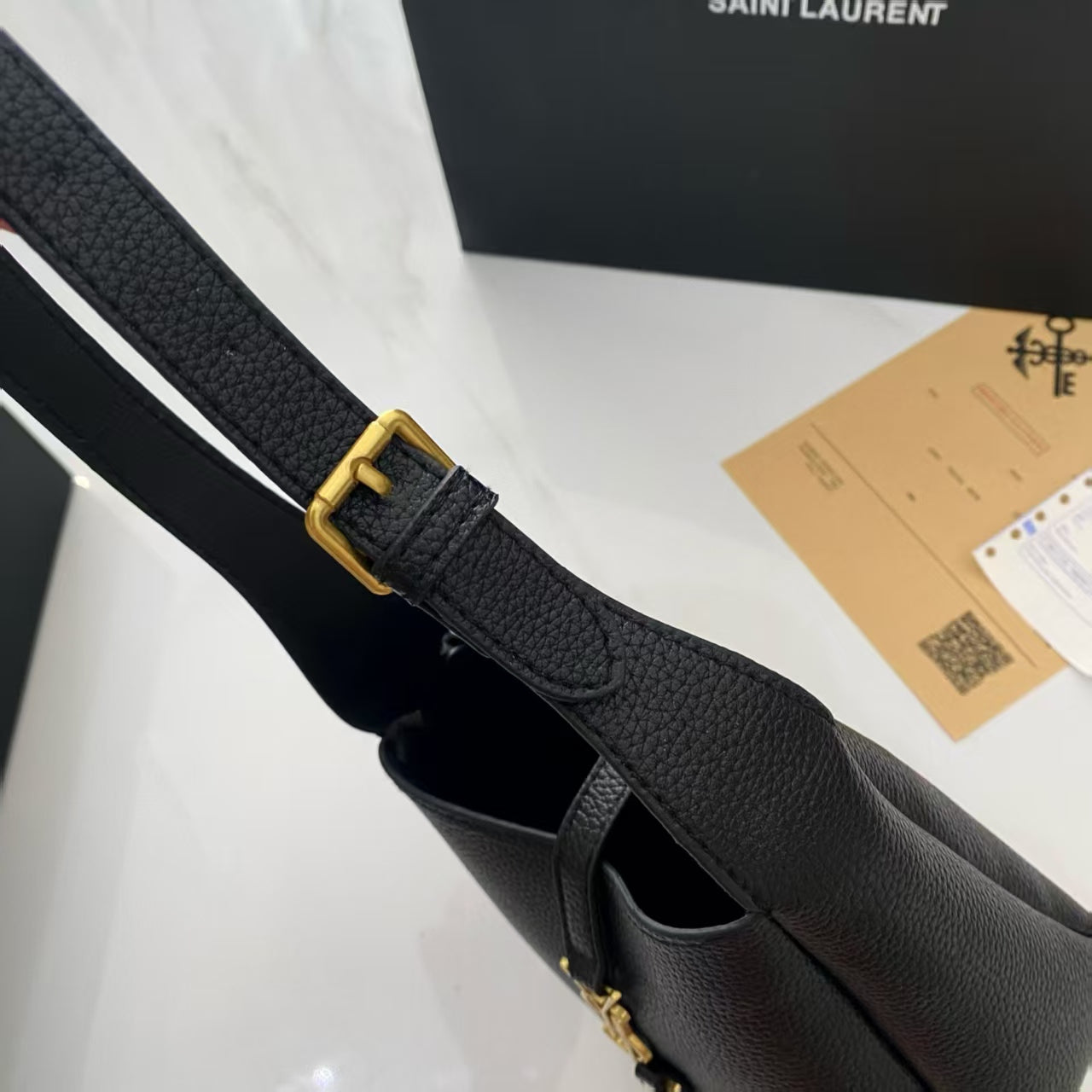 Stylish and simple bucket bag