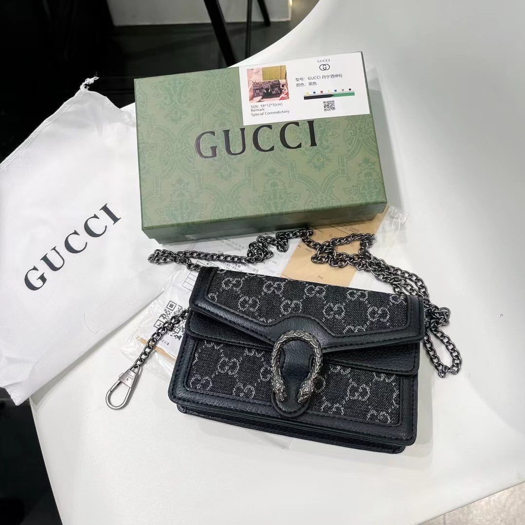 Classic and versatile Dionysus bag