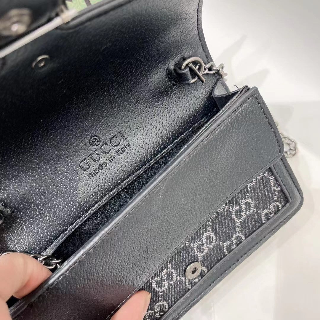 Classic and versatile Dionysus bag