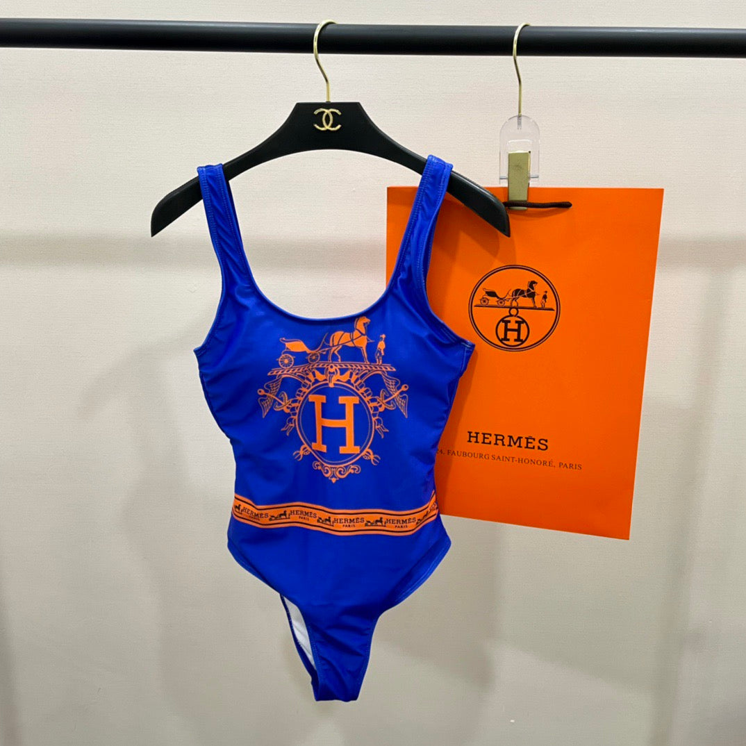New versatile one-piece swimsuit