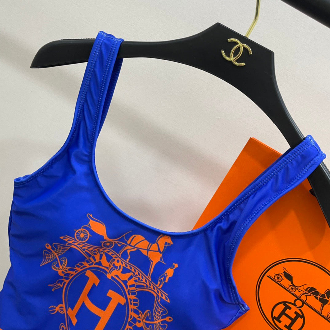 New versatile one-piece swimsuit