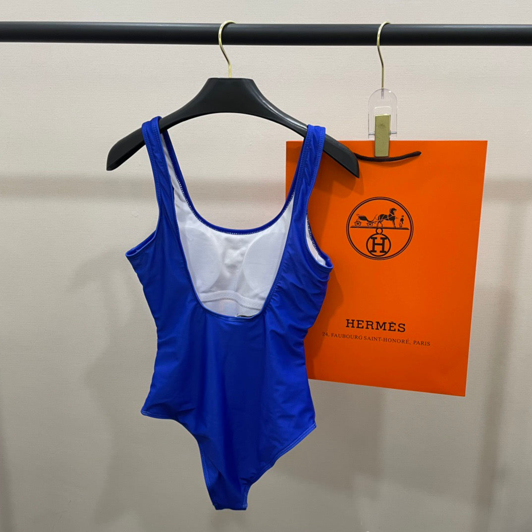 New versatile one-piece swimsuit
