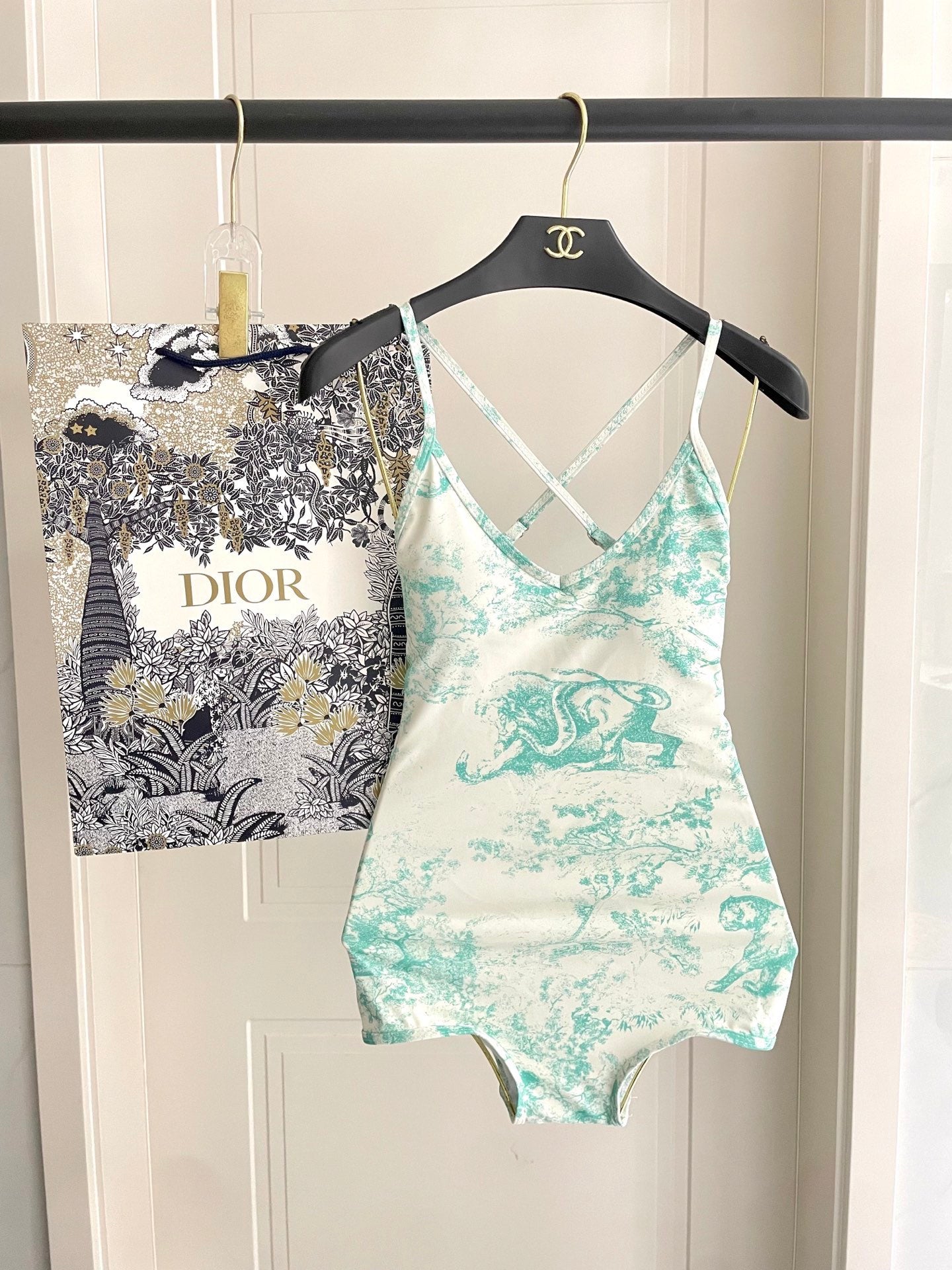 New one-piece swimsuit
