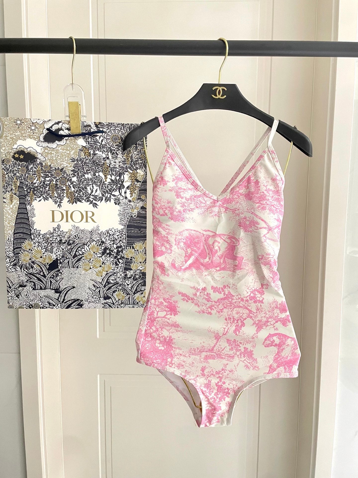 New one-piece swimsuit