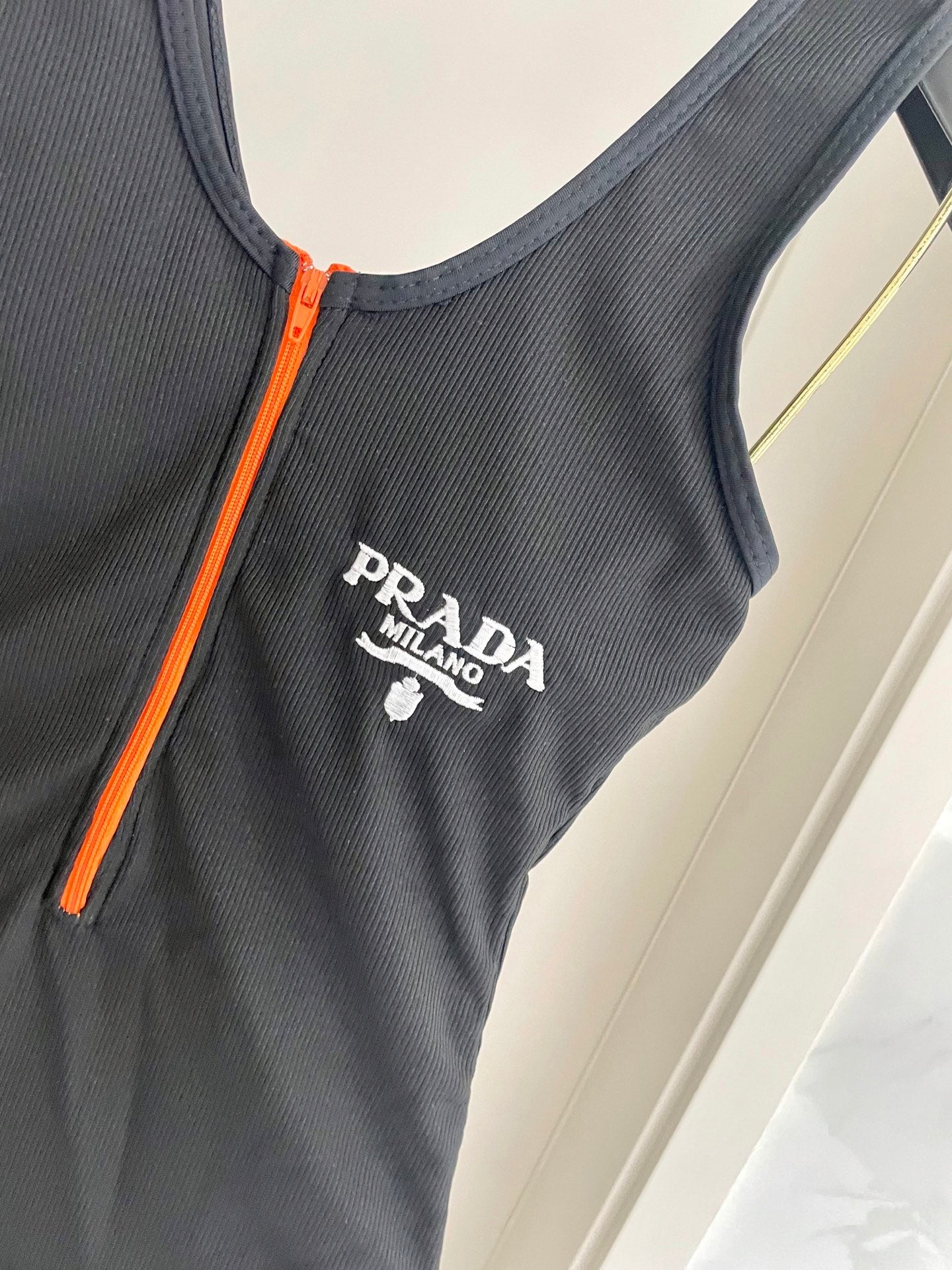 New backless one-piece swimsuit