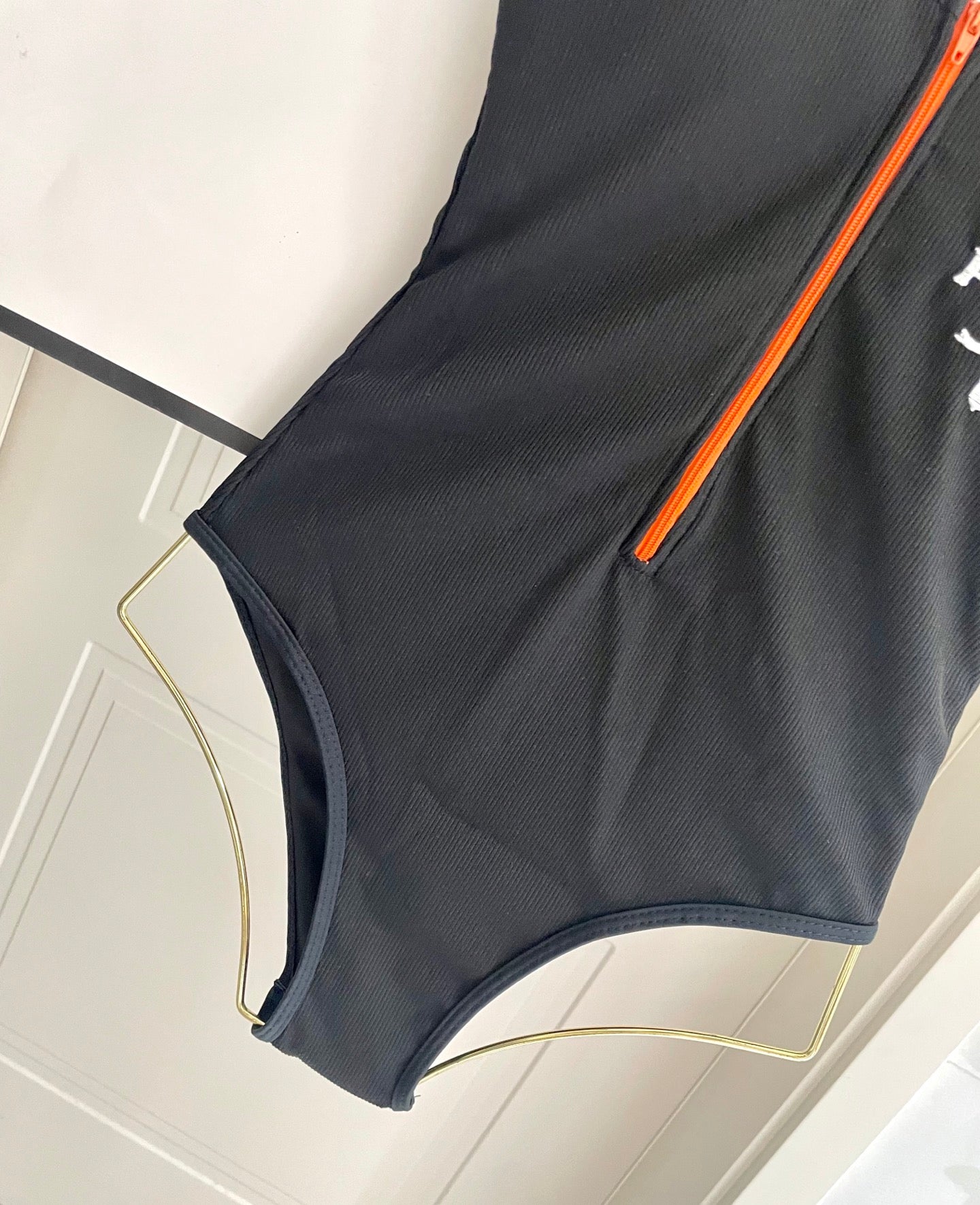 New backless one-piece swimsuit