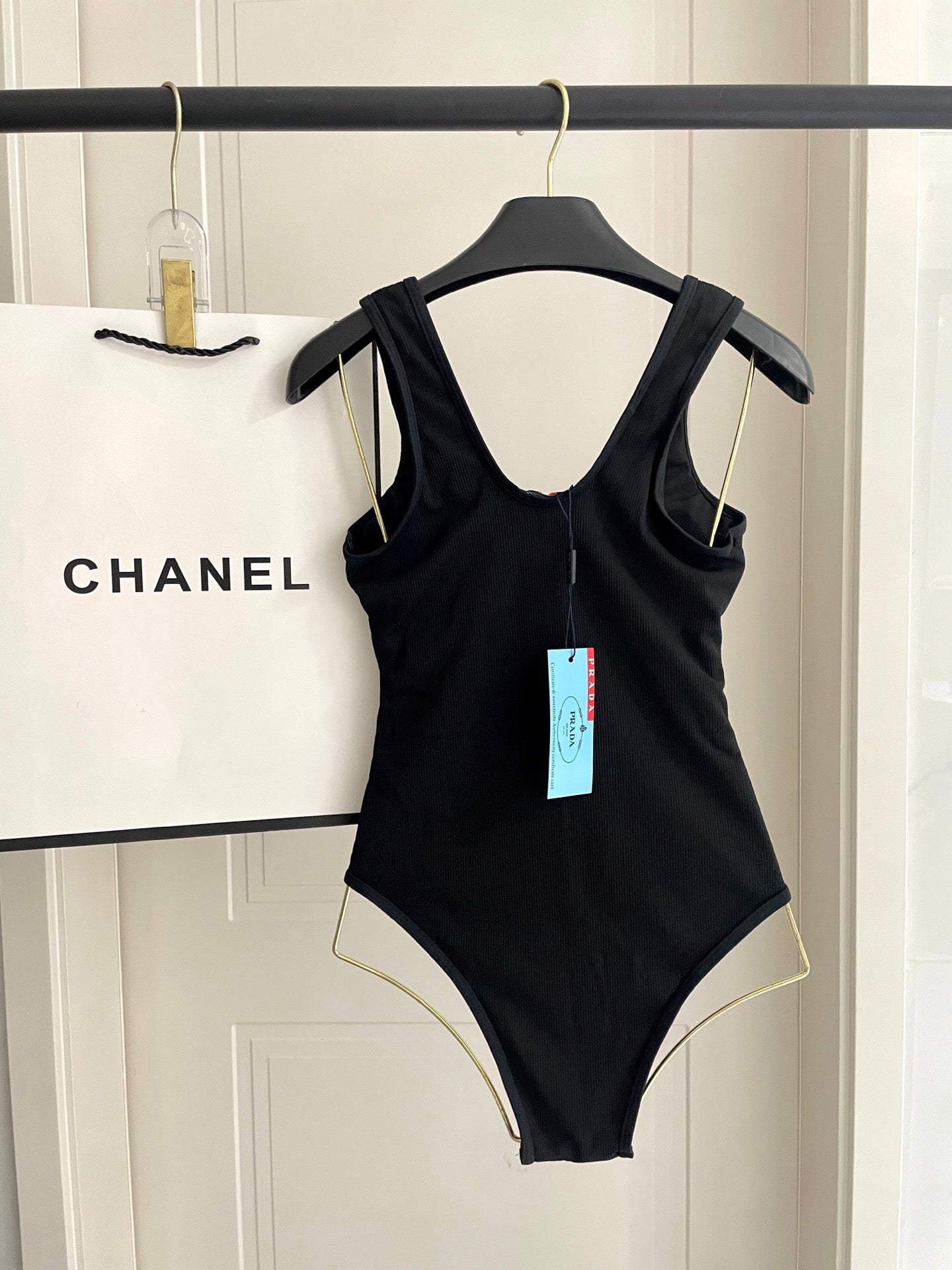 New backless one-piece swimsuit