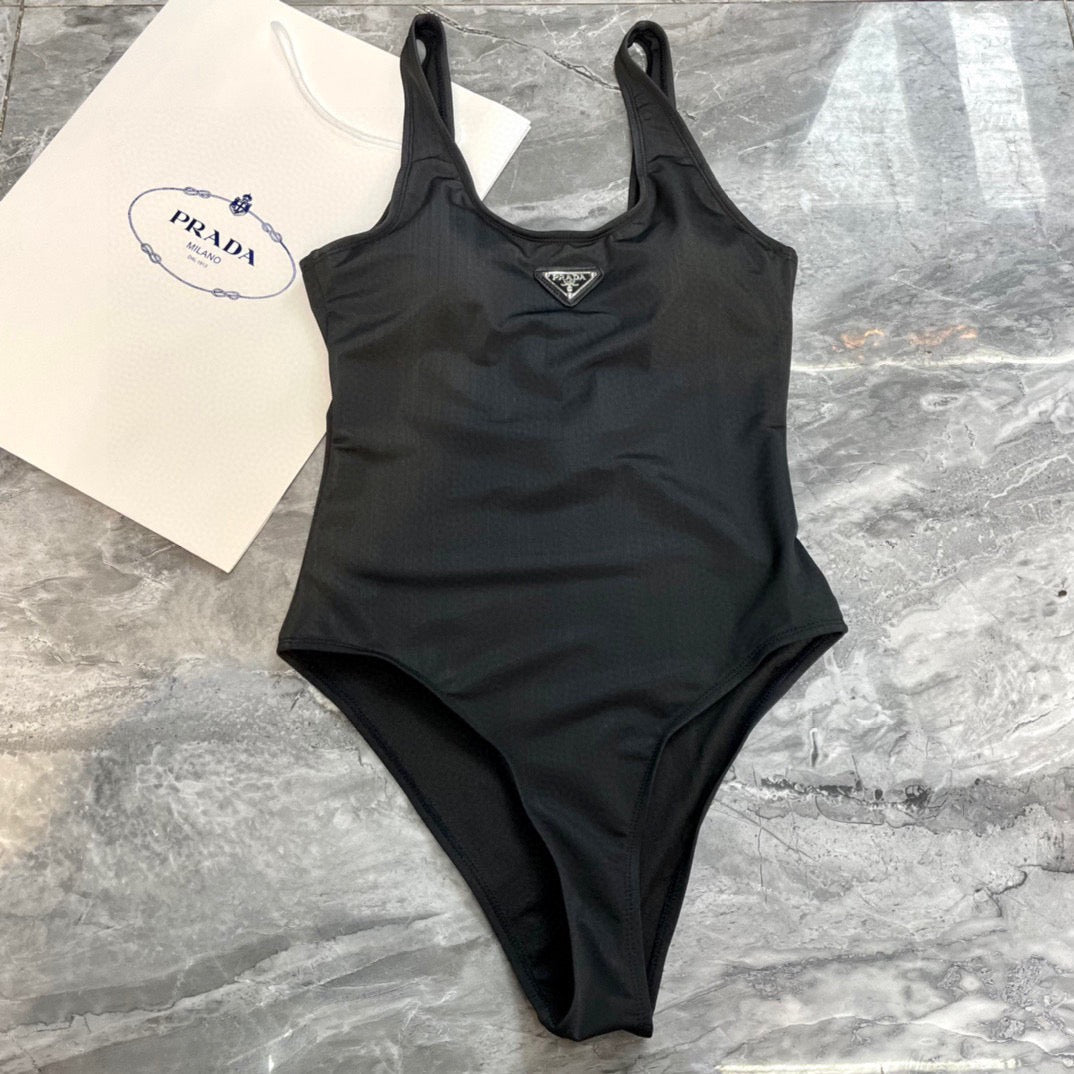 New backless one-piece swimsuit