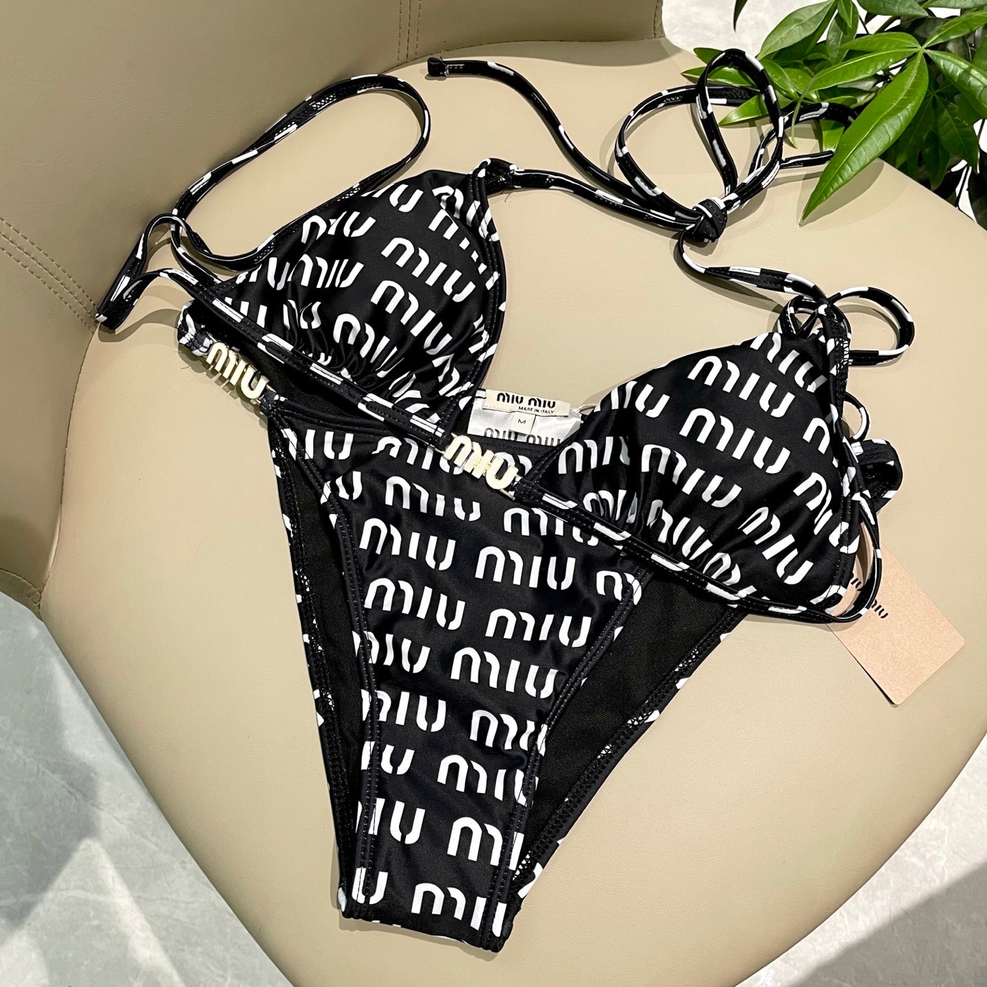 New two-piece bikini swimsuit