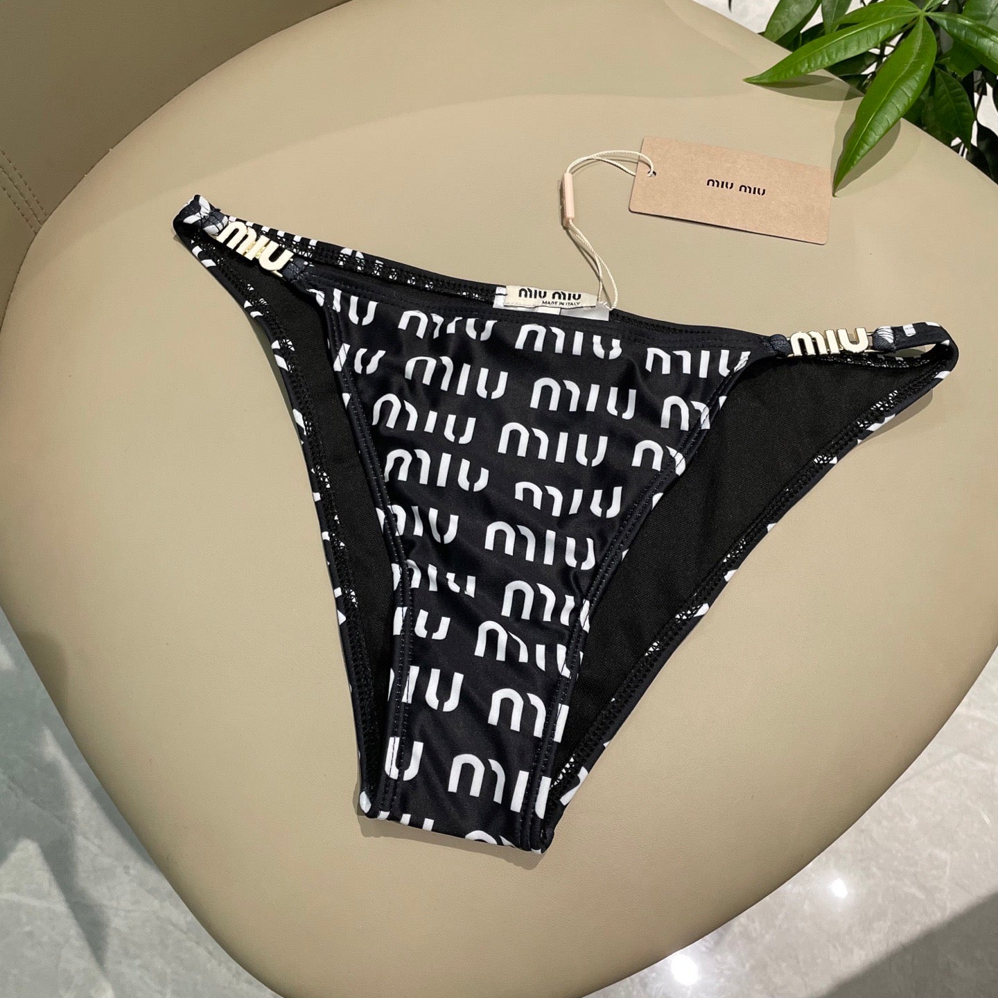 New two-piece bikini swimsuit