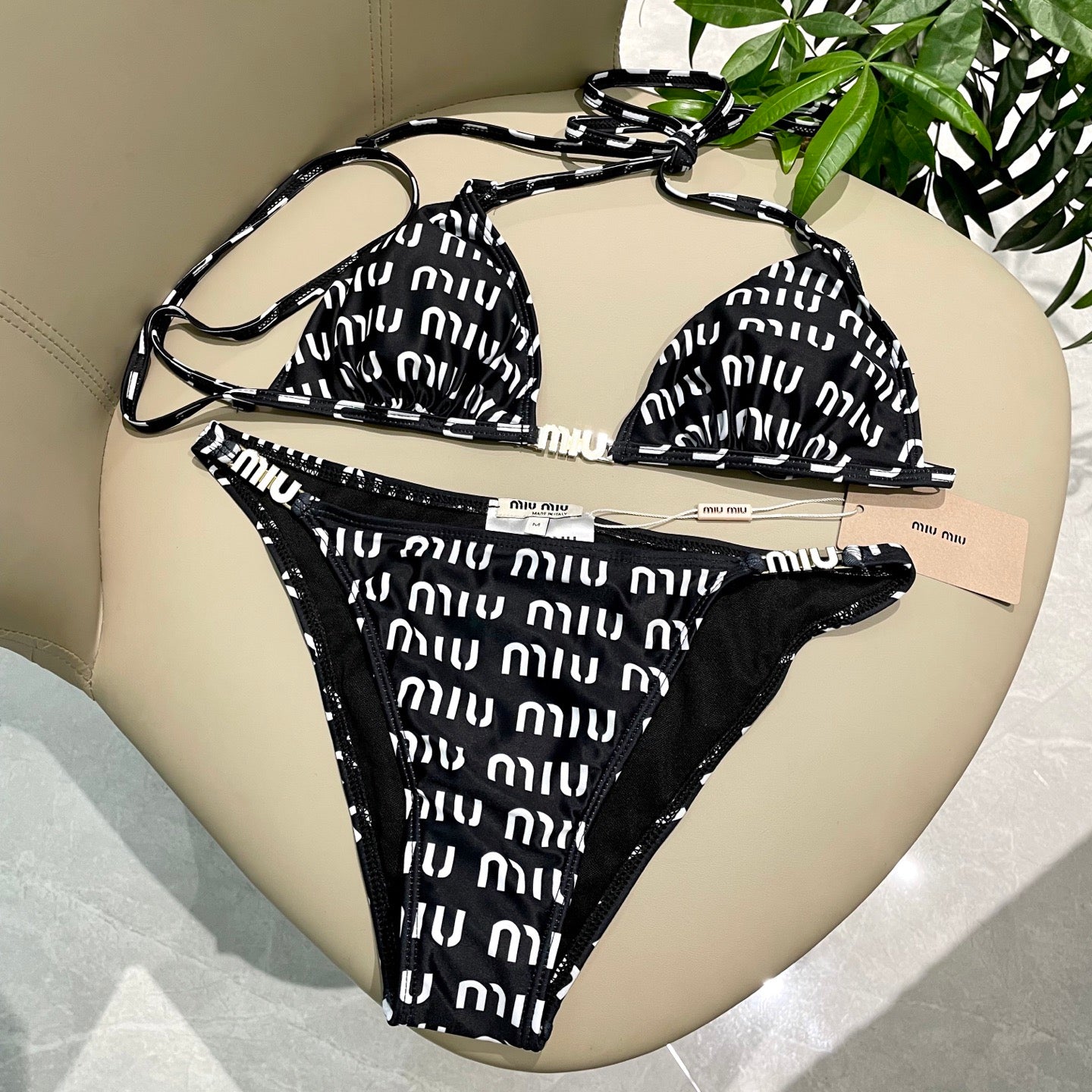 New two-piece bikini swimsuit