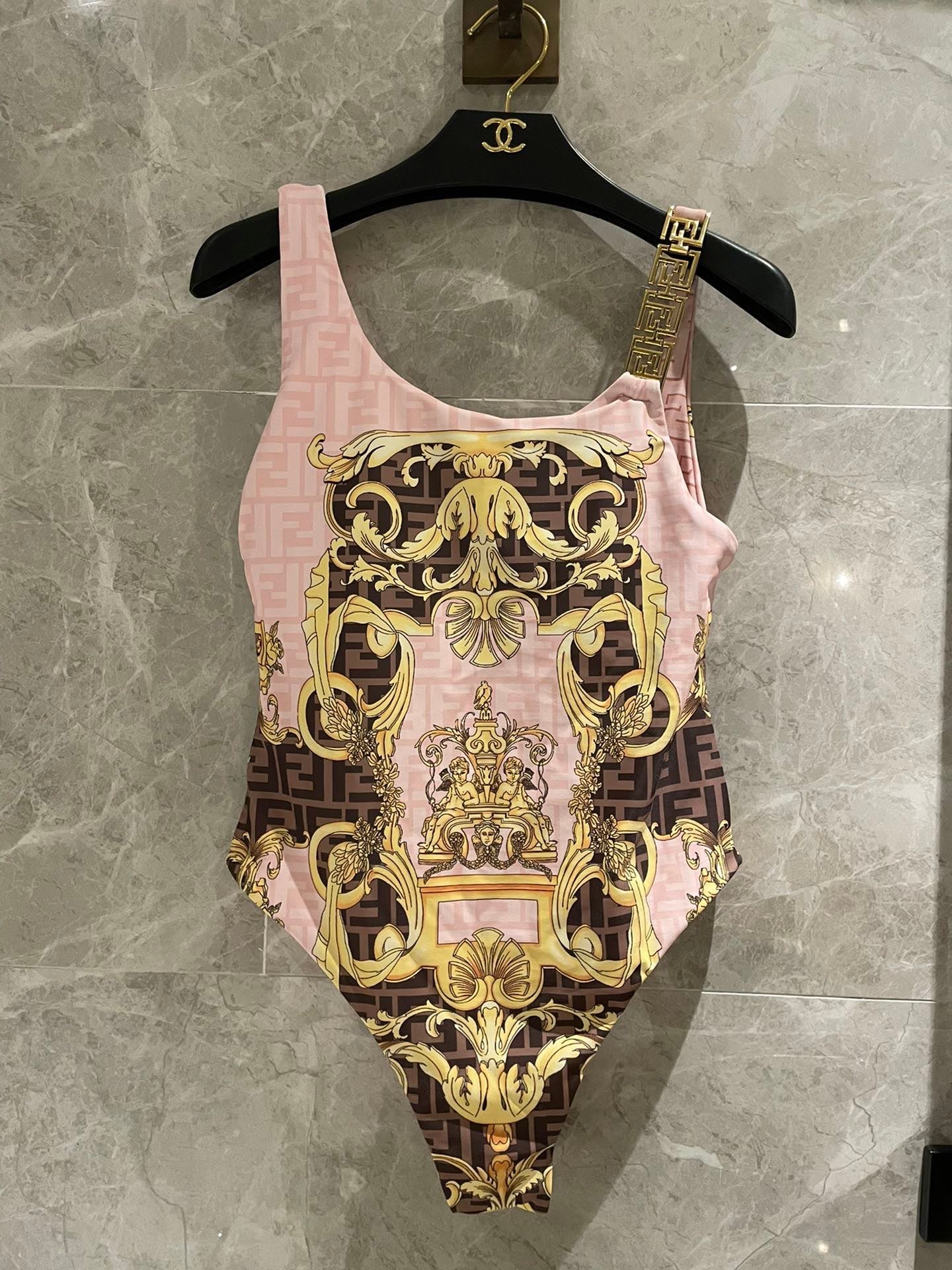 New one-piece swimsuit