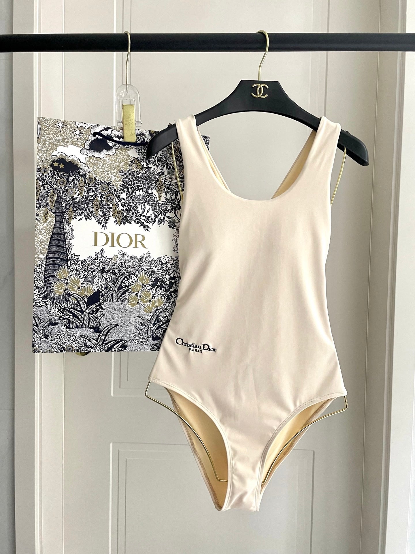 New one-piece swimsuit