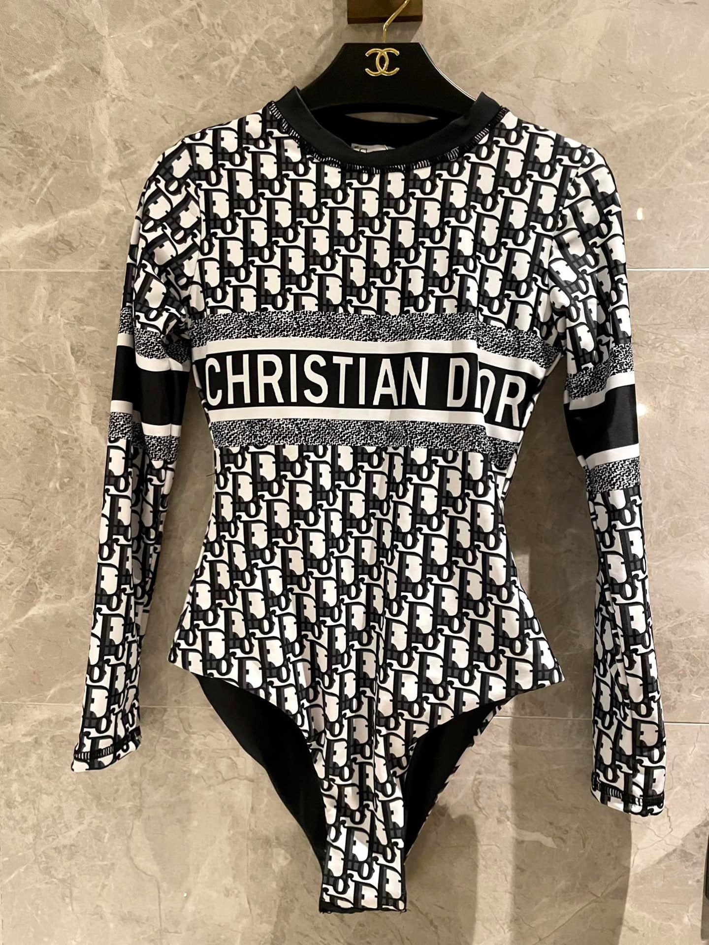 Long-sleeved one-piece sun protection swimsuit