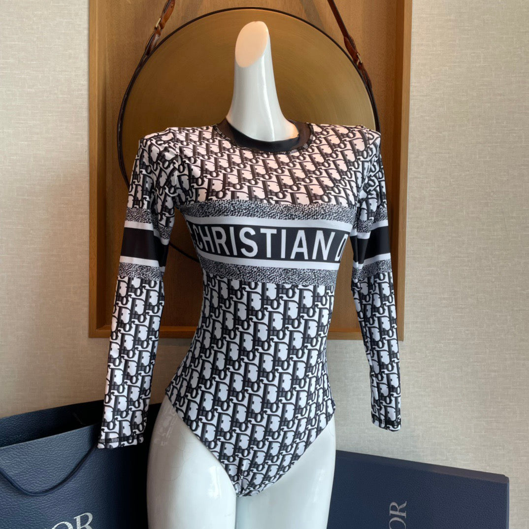 Long-sleeved one-piece sun protection swimsuit